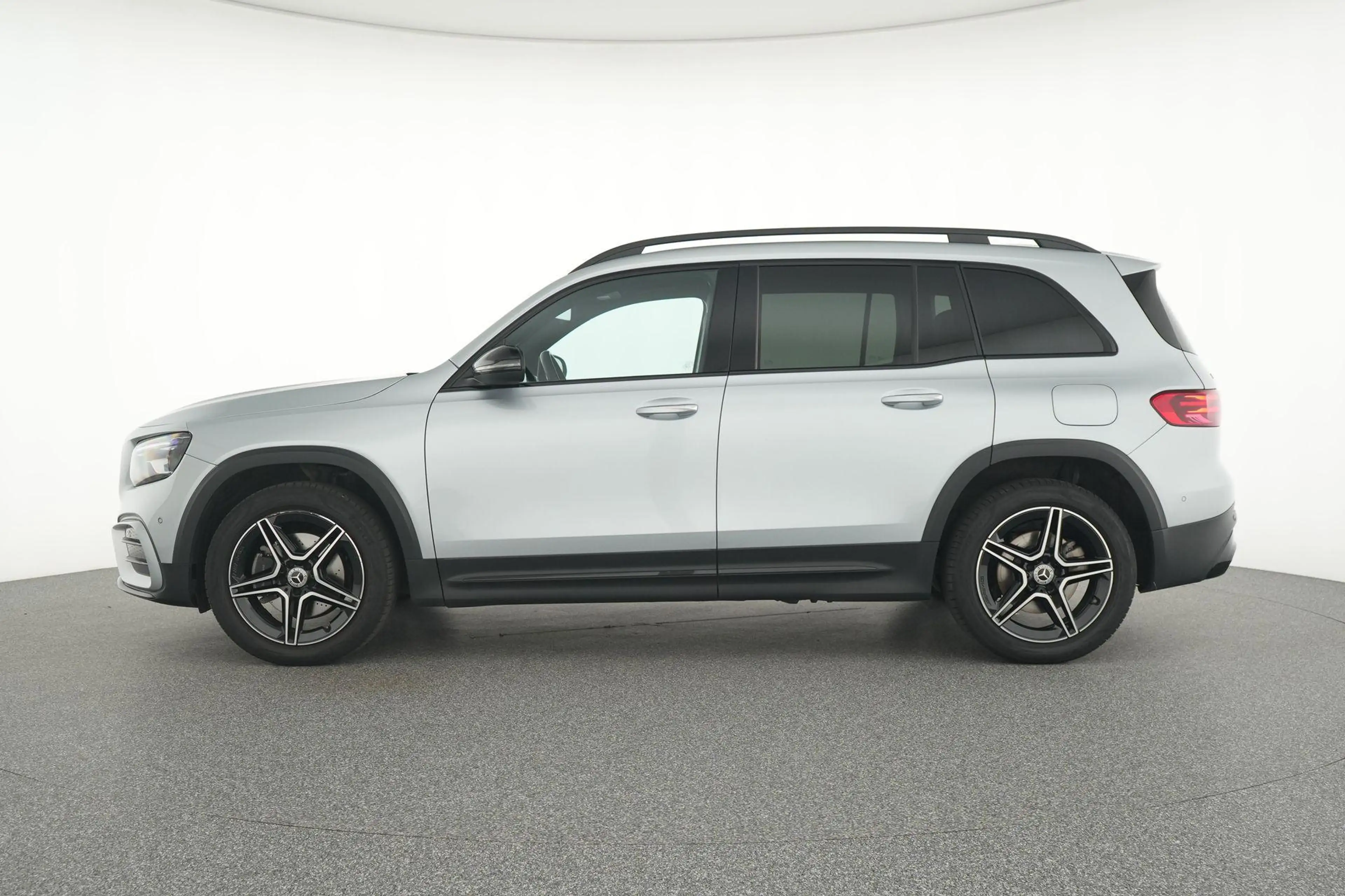 Mercedes-Benz GLB 180 AMG Line 7PLACES — photo 8