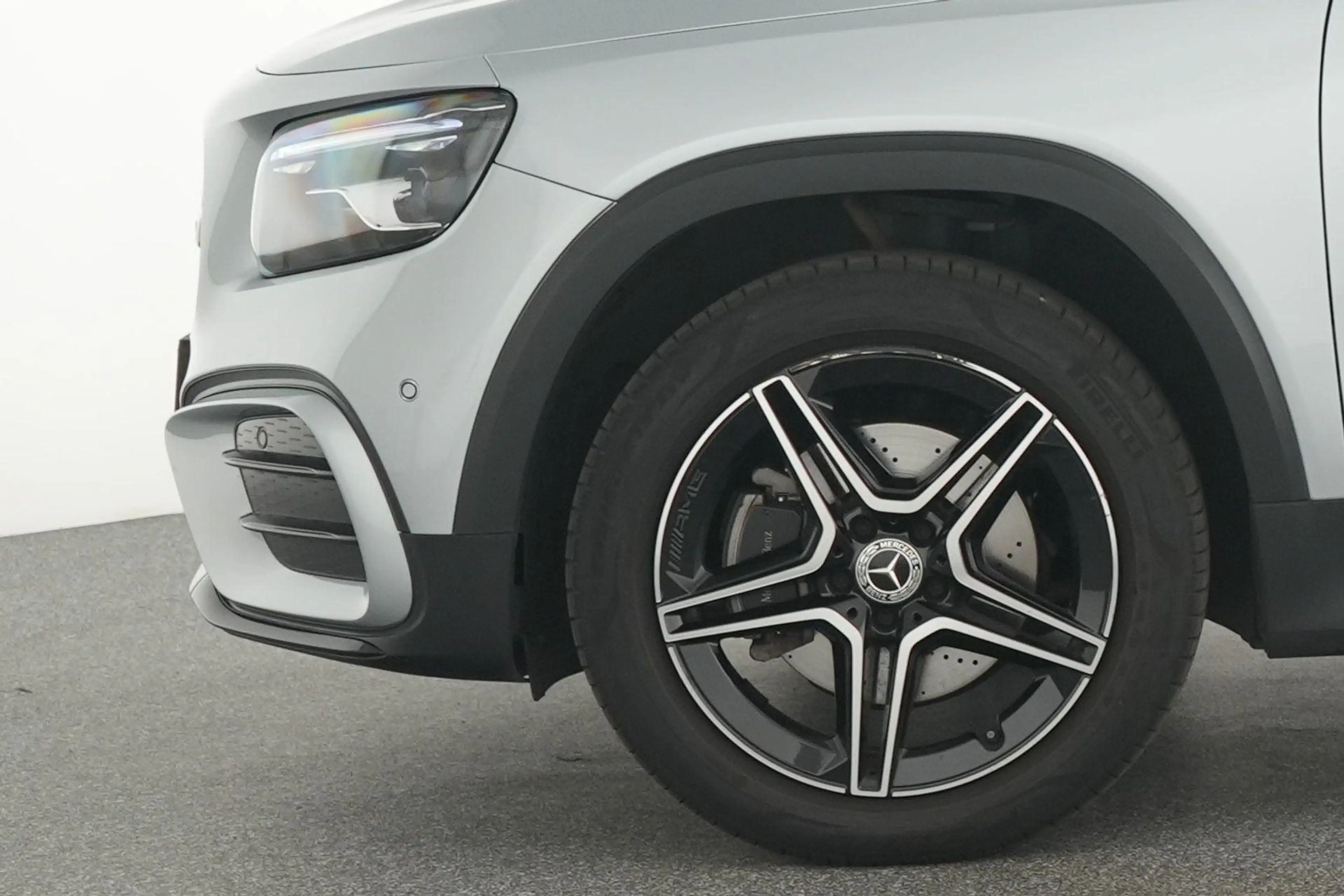 Mercedes-Benz GLB 180 AMG Line 7PLACES — photo 5