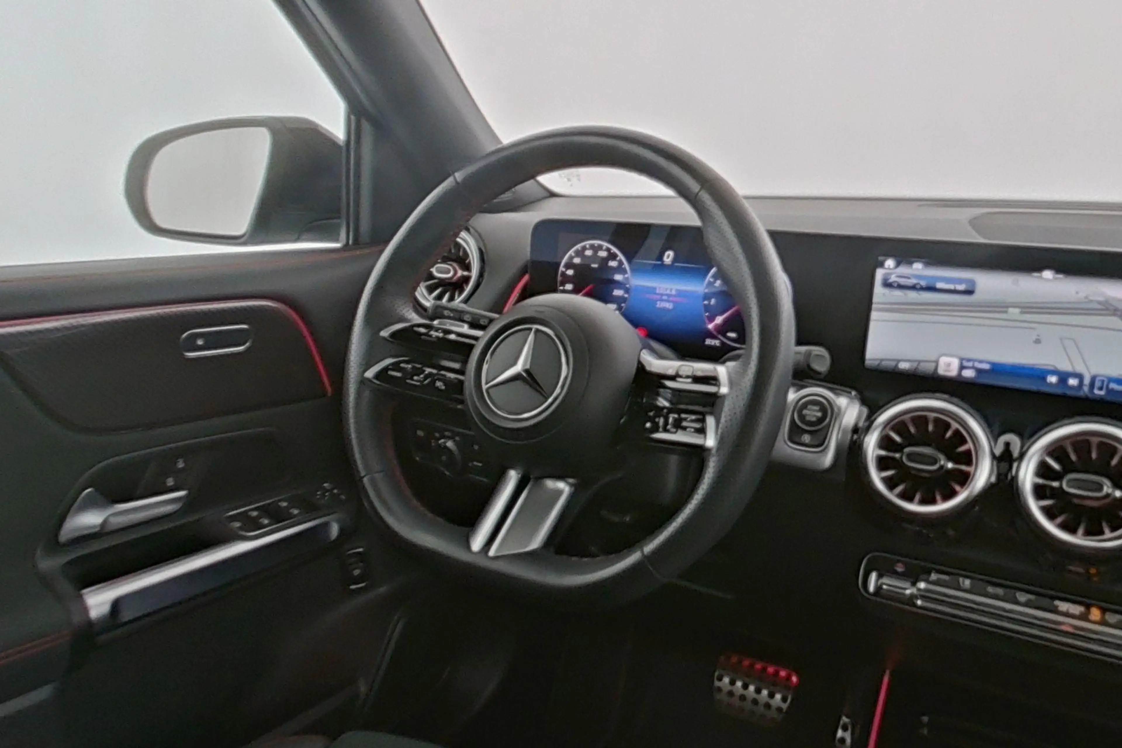 Mercedes-Benz GLB 180 AMG Line 7PLACES — photo 13