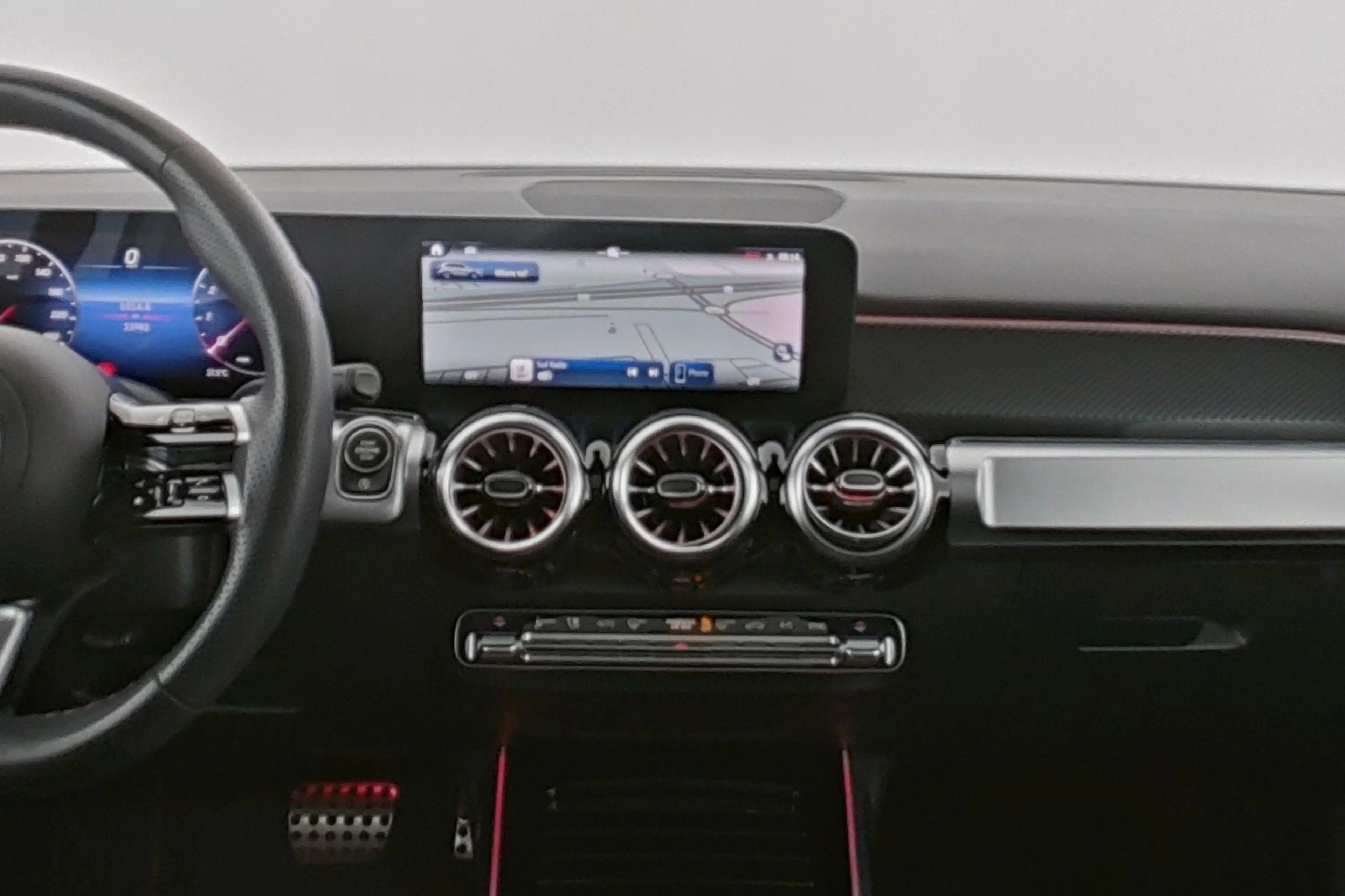 Mercedes-Benz GLB 180 AMG Line 7PLACES — photo 15