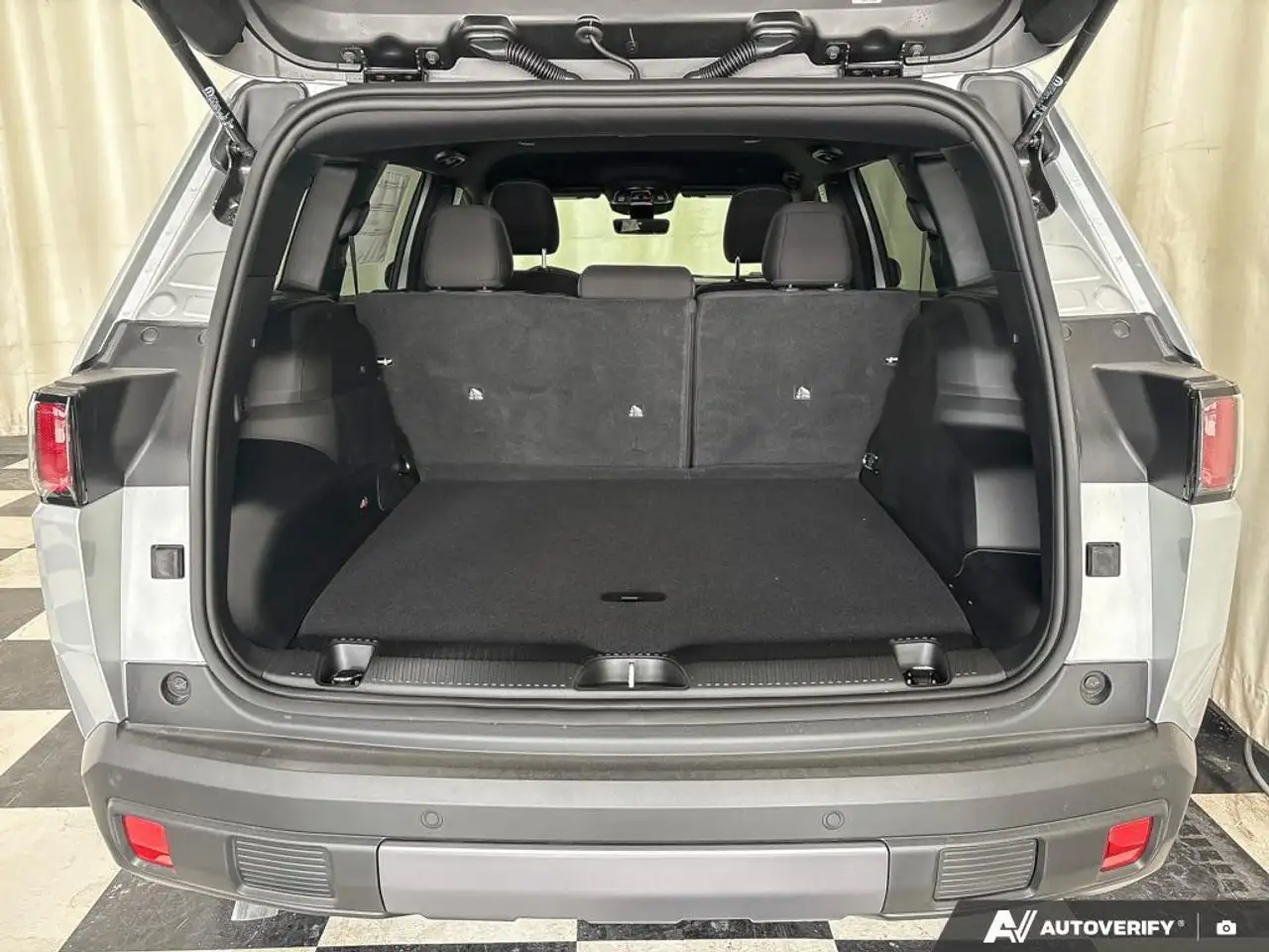 Jeep Cherokee снимка Jeep Cherokee