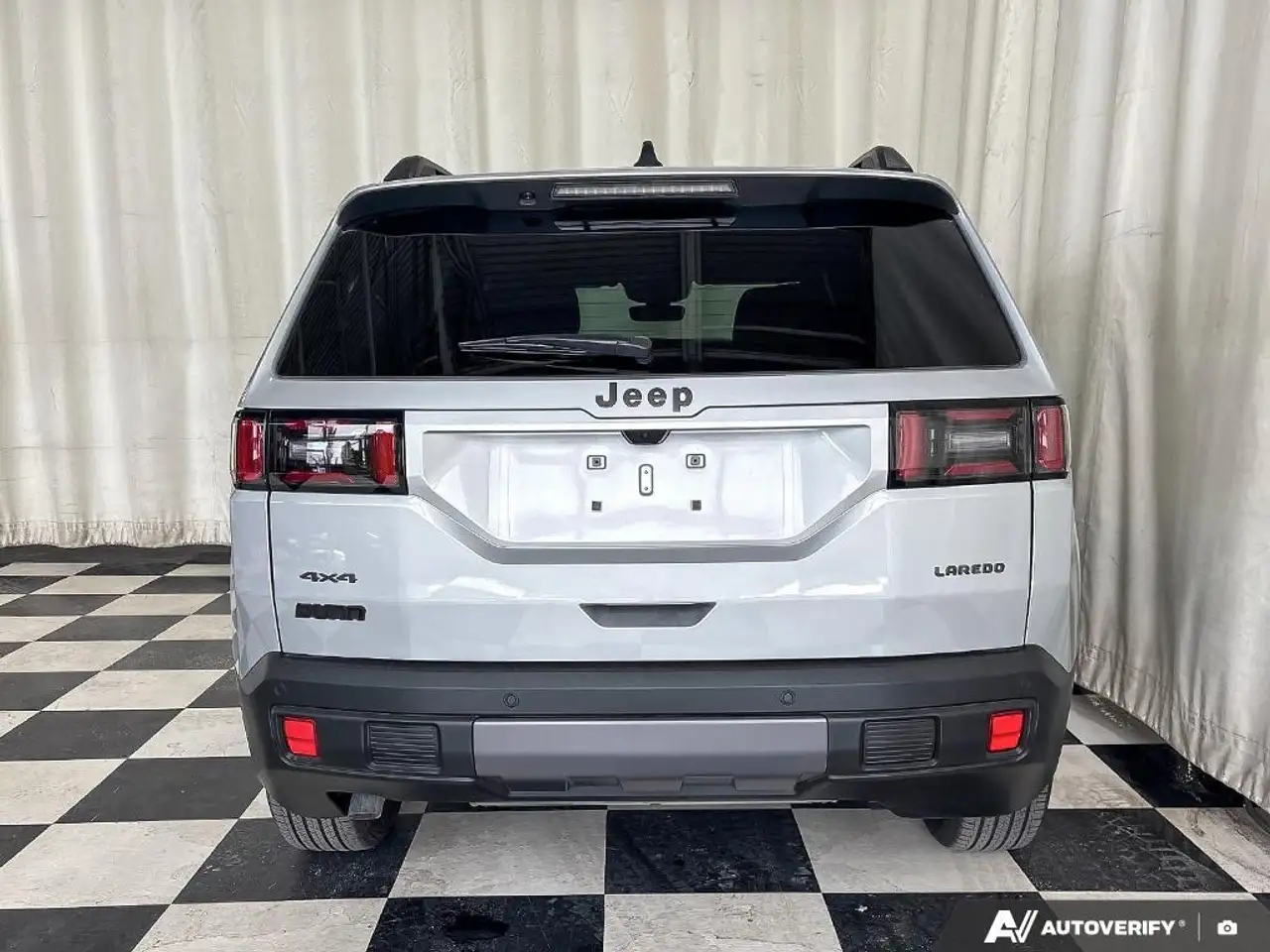 Jeep Cherokee снимка Jeep Cherokee