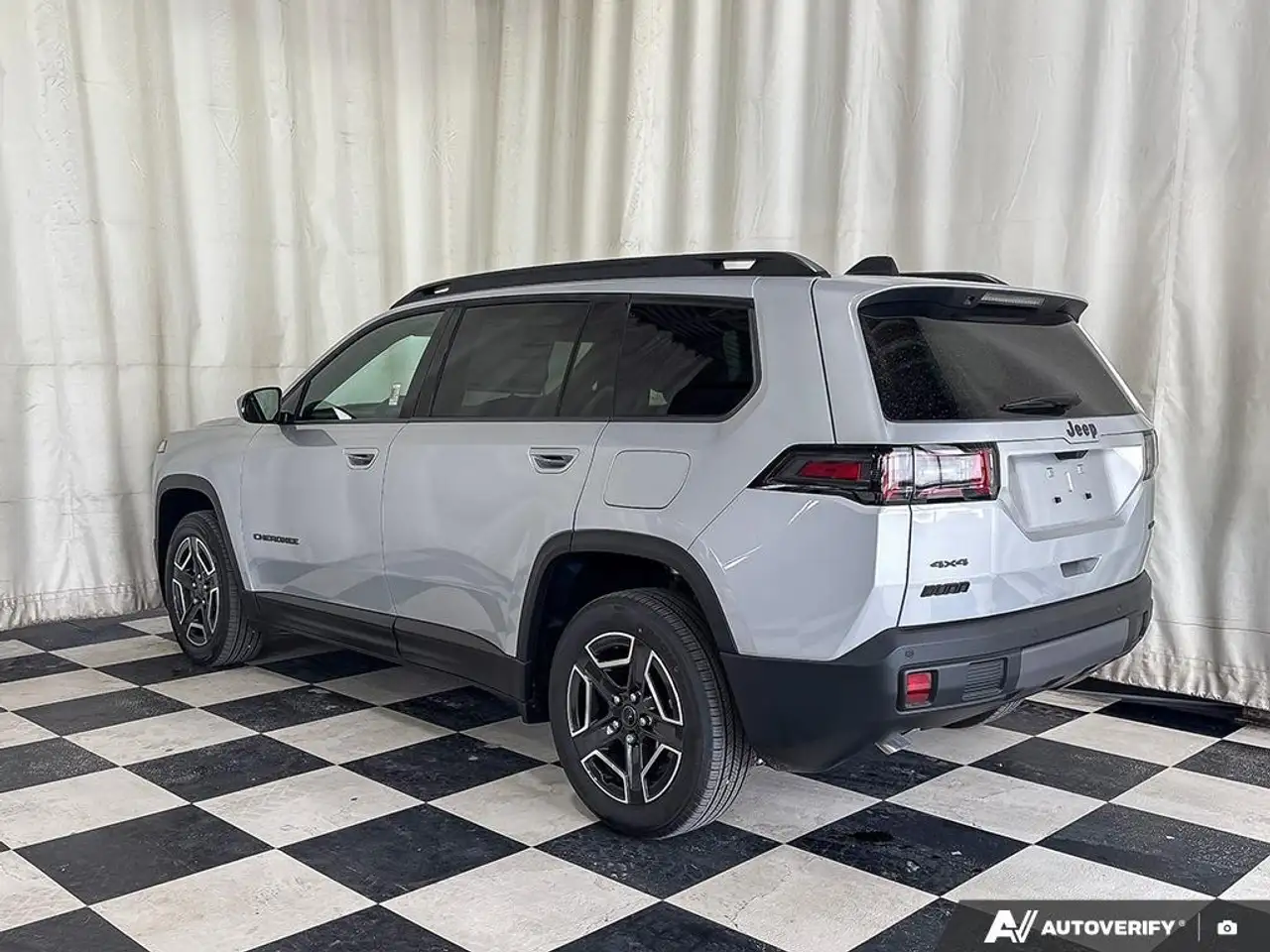 Jeep Cherokee снимка Jeep Cherokee