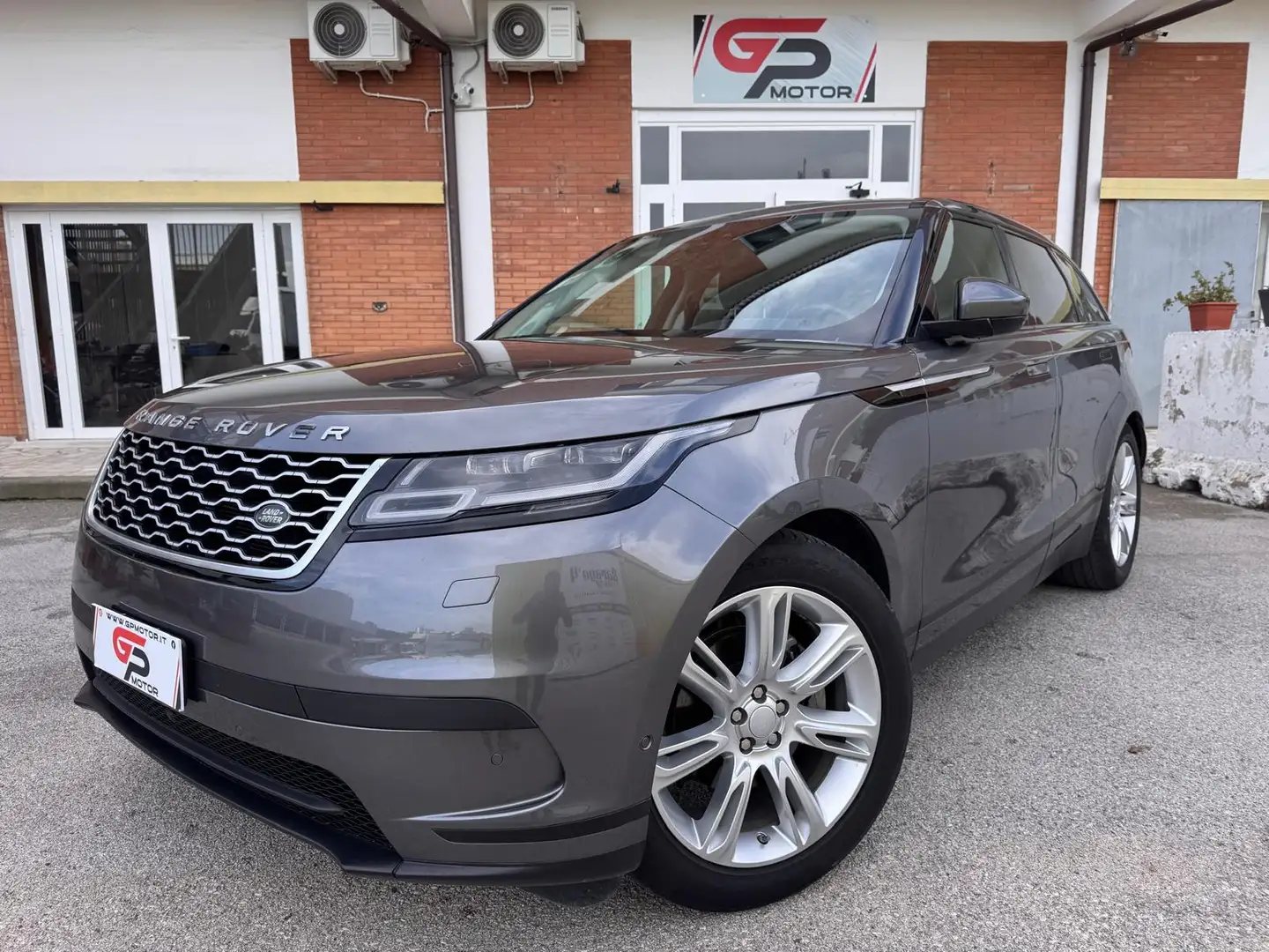 Land Rover Range Rover Velar 2.0*240CV*R-DYNAMYC*AUTO*PELLE TOTALE*COCKPIT*4X4* Gris - 1