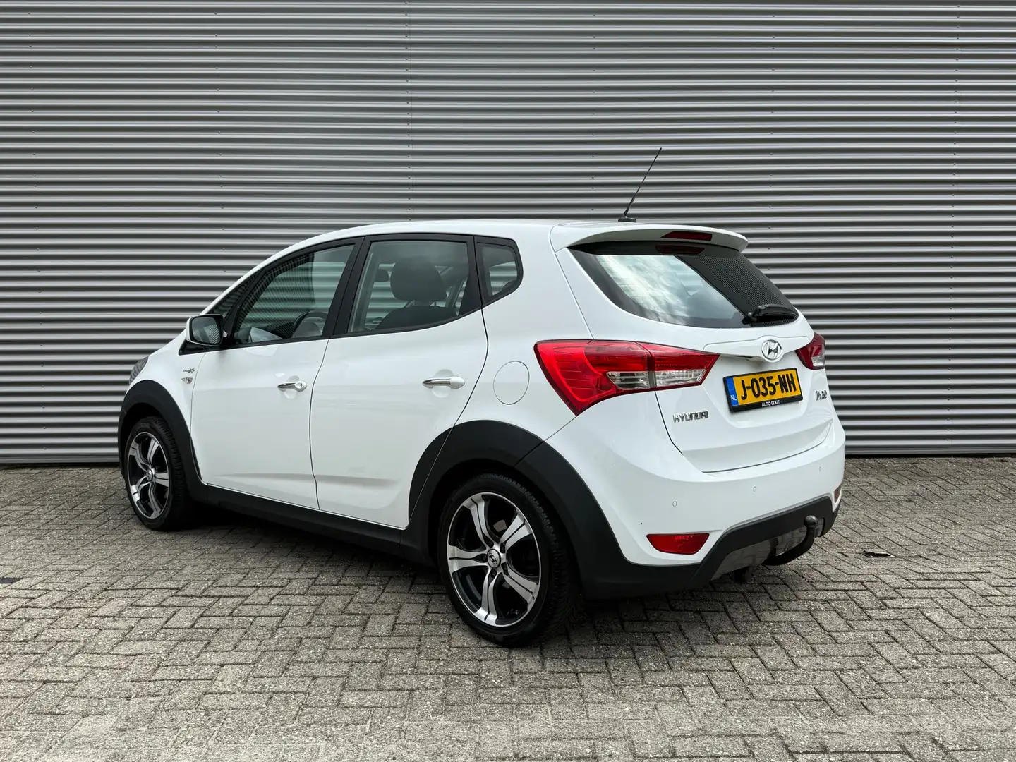 Hyundai iX20 1.6i Crossline X | Airco | Hoge instap | Trekhaak Wit - 2