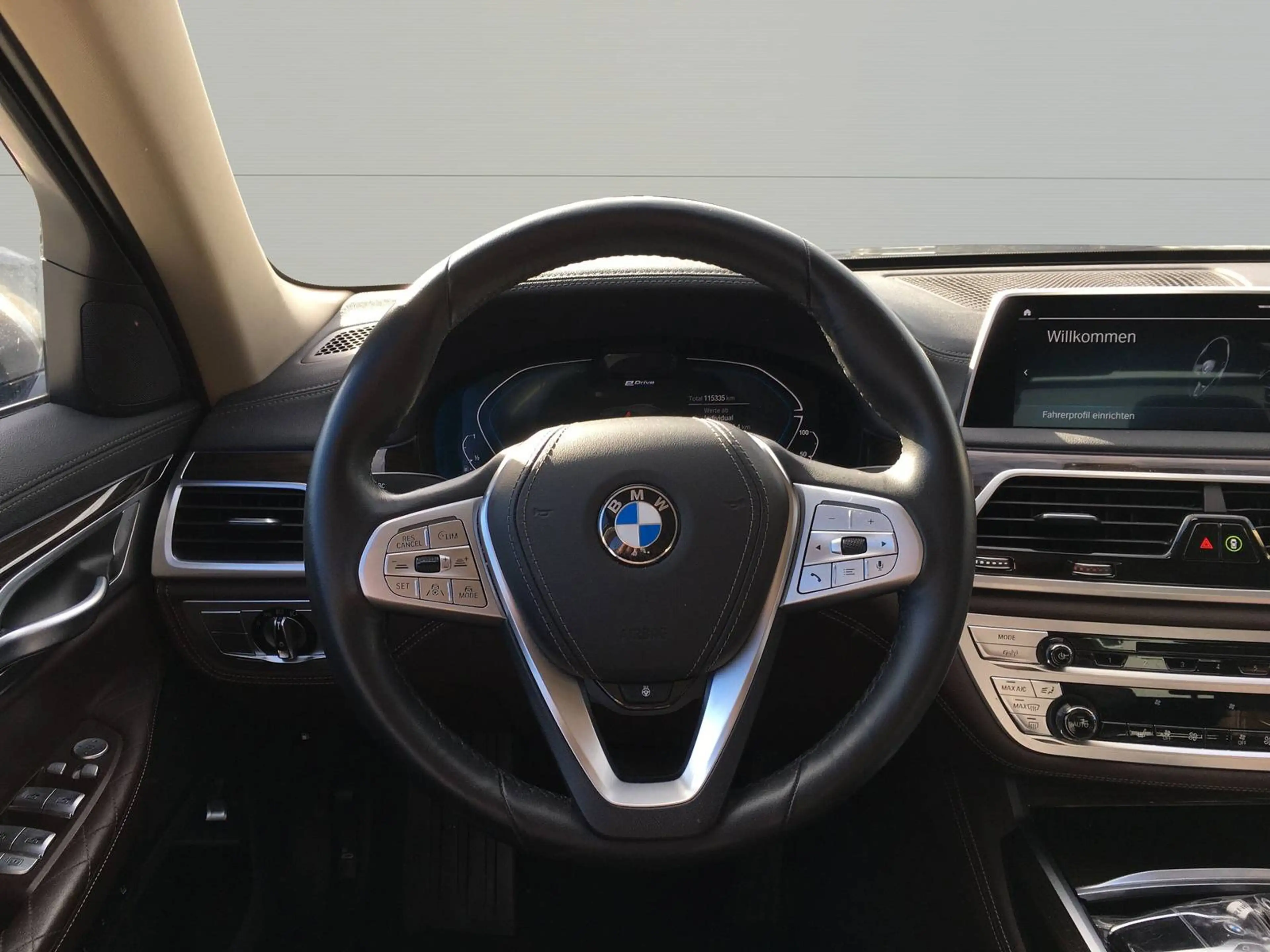BMW 745 745e-LASERLIGHT-CONNECTED-PRO-ASSISTANT-PRO — photo 5