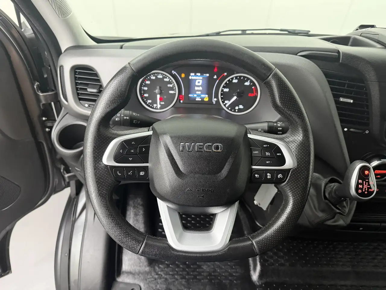 Iveco Daily 2022 — фото 14
