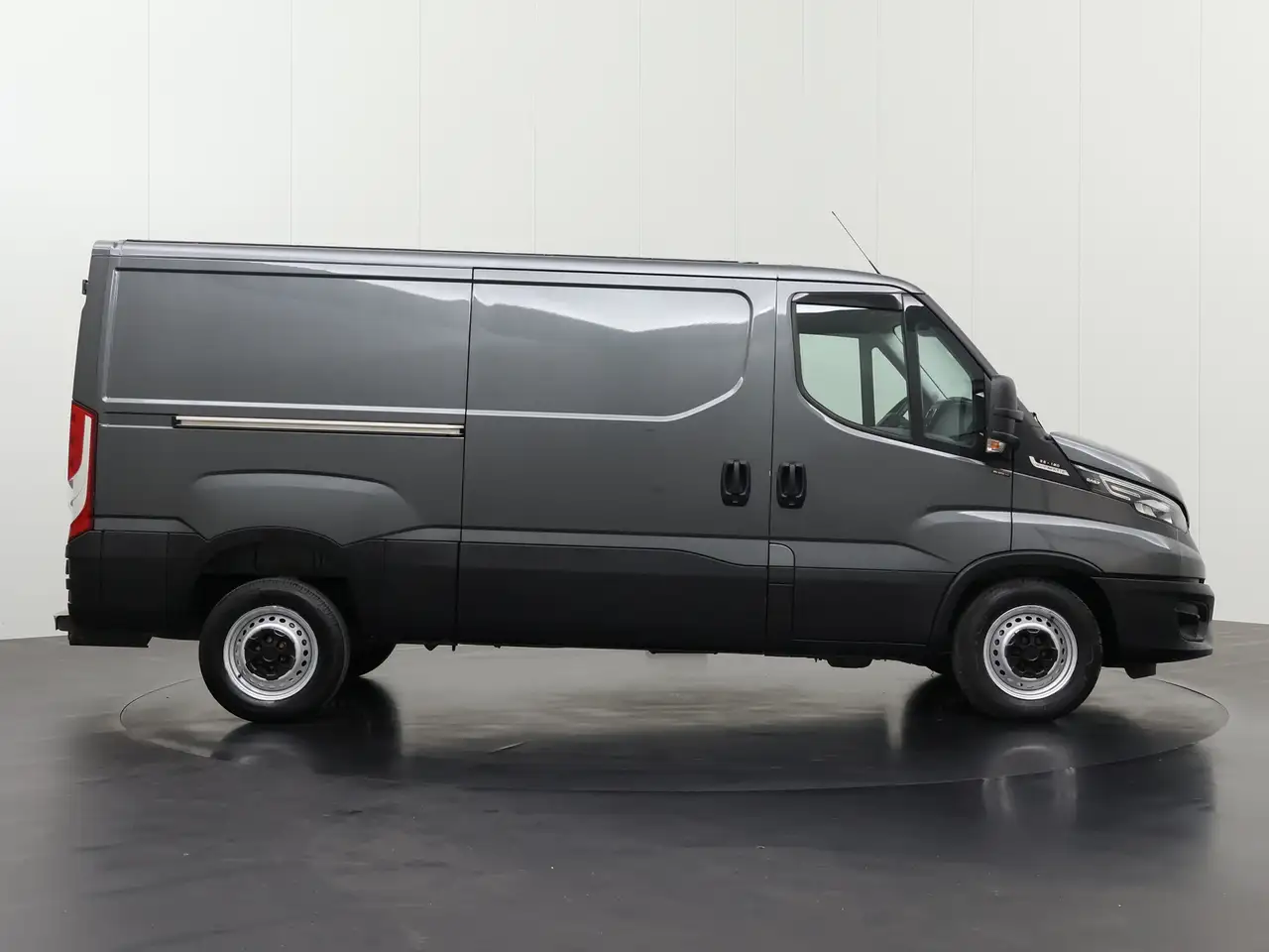 Iveco Daily 2022 — фото 13