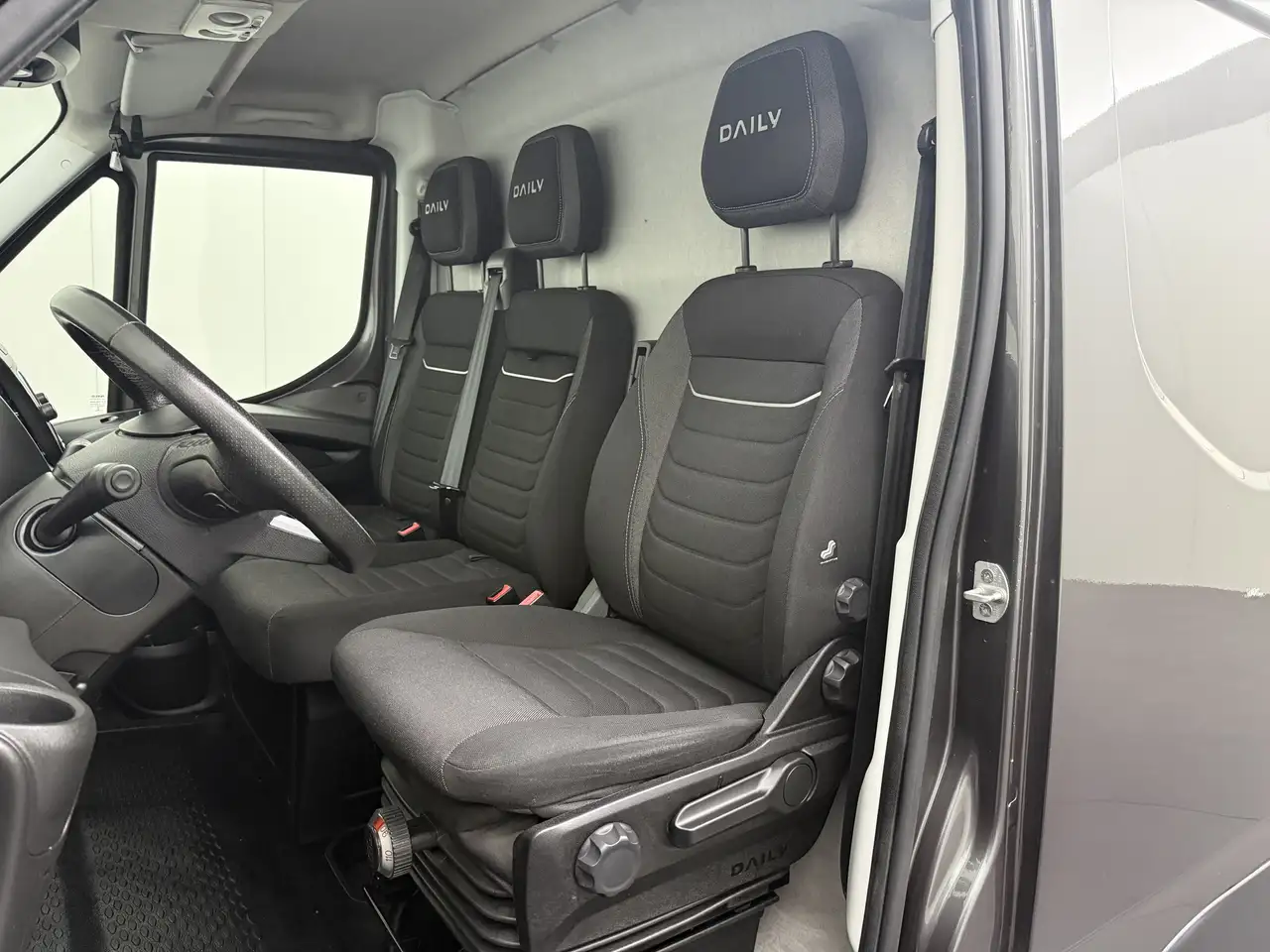 Iveco Daily 2022 — фото 22