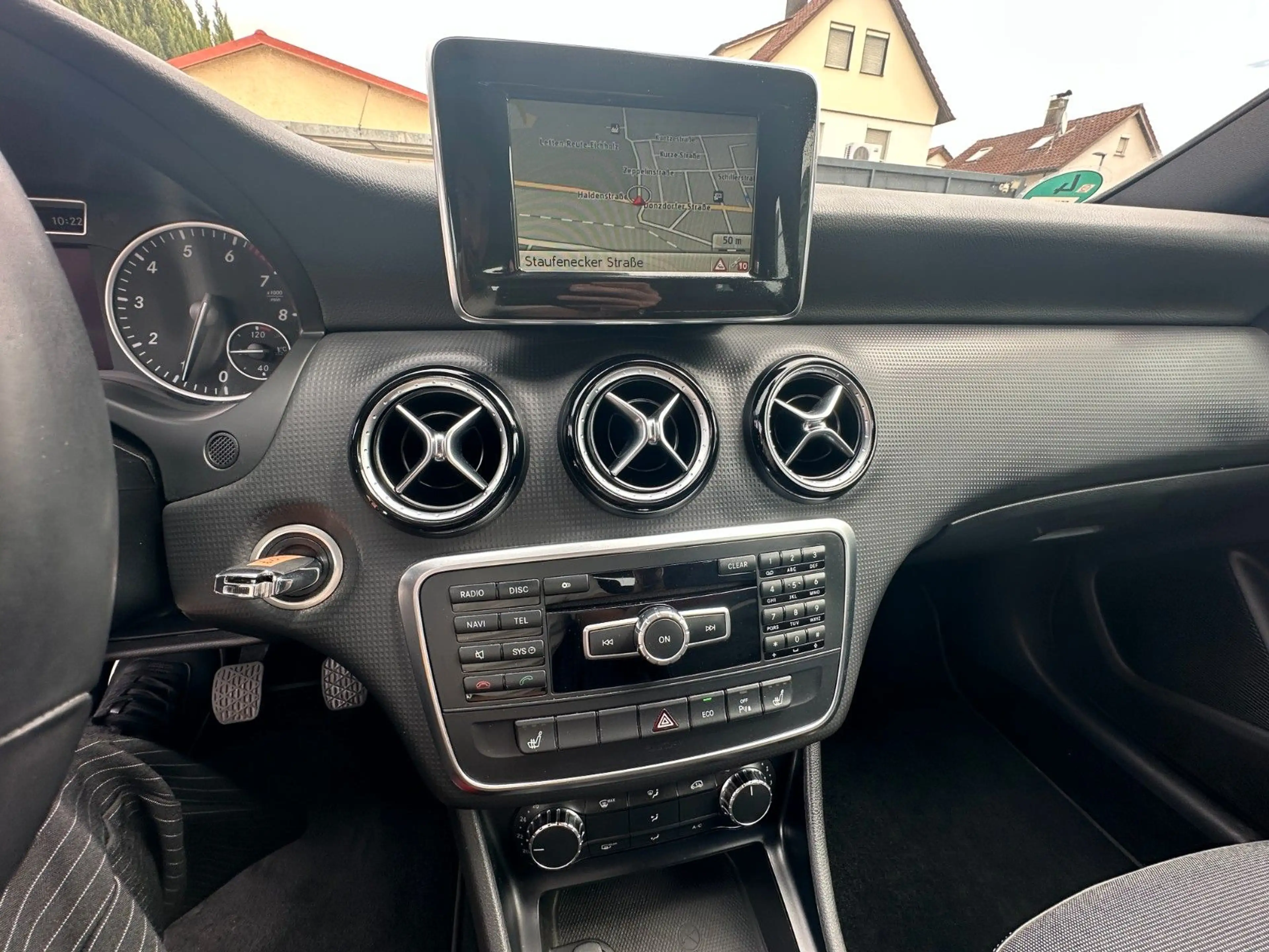 Mercedes-Benz A 200 BlueEfficiency Style*AHK*NAVI*PDC*SHZ* — photo 7