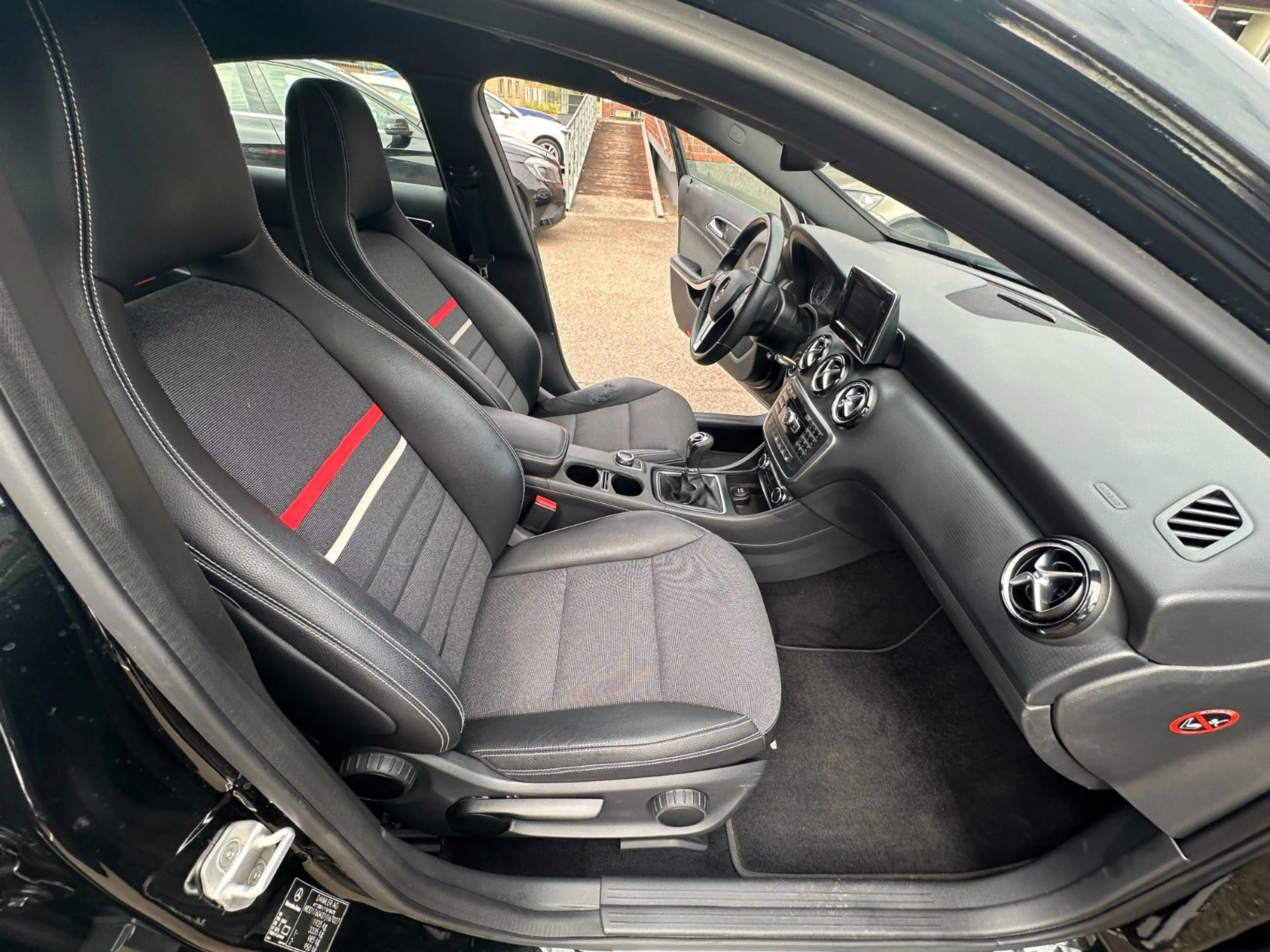 Mercedes-Benz A 200 BlueEfficiency Style*AHK*NAVI*PDC*SHZ* — photo 8