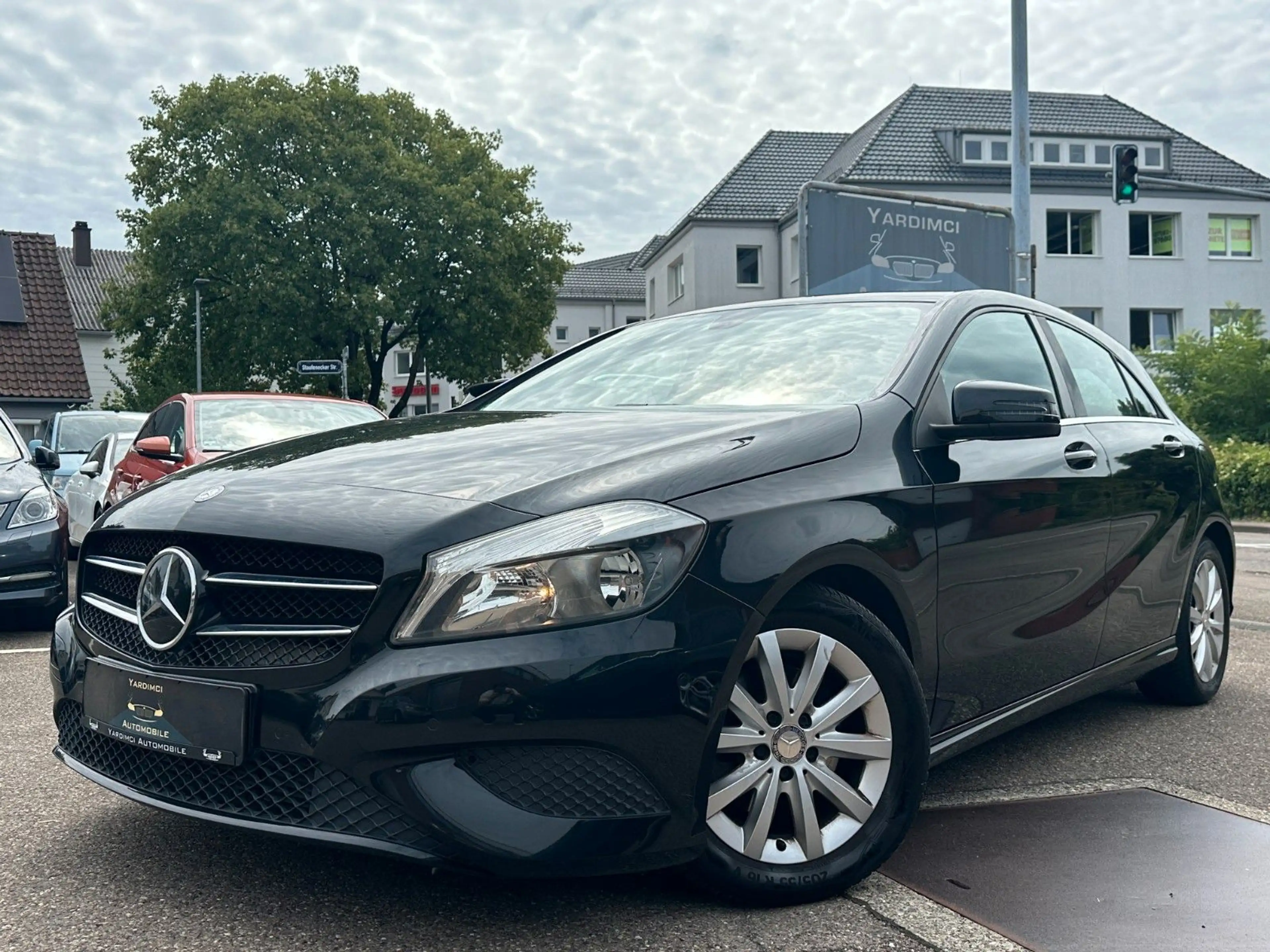 Mercedes-Benz A 200 BlueEfficiency Style*AHK*NAVI*PDC*SHZ*