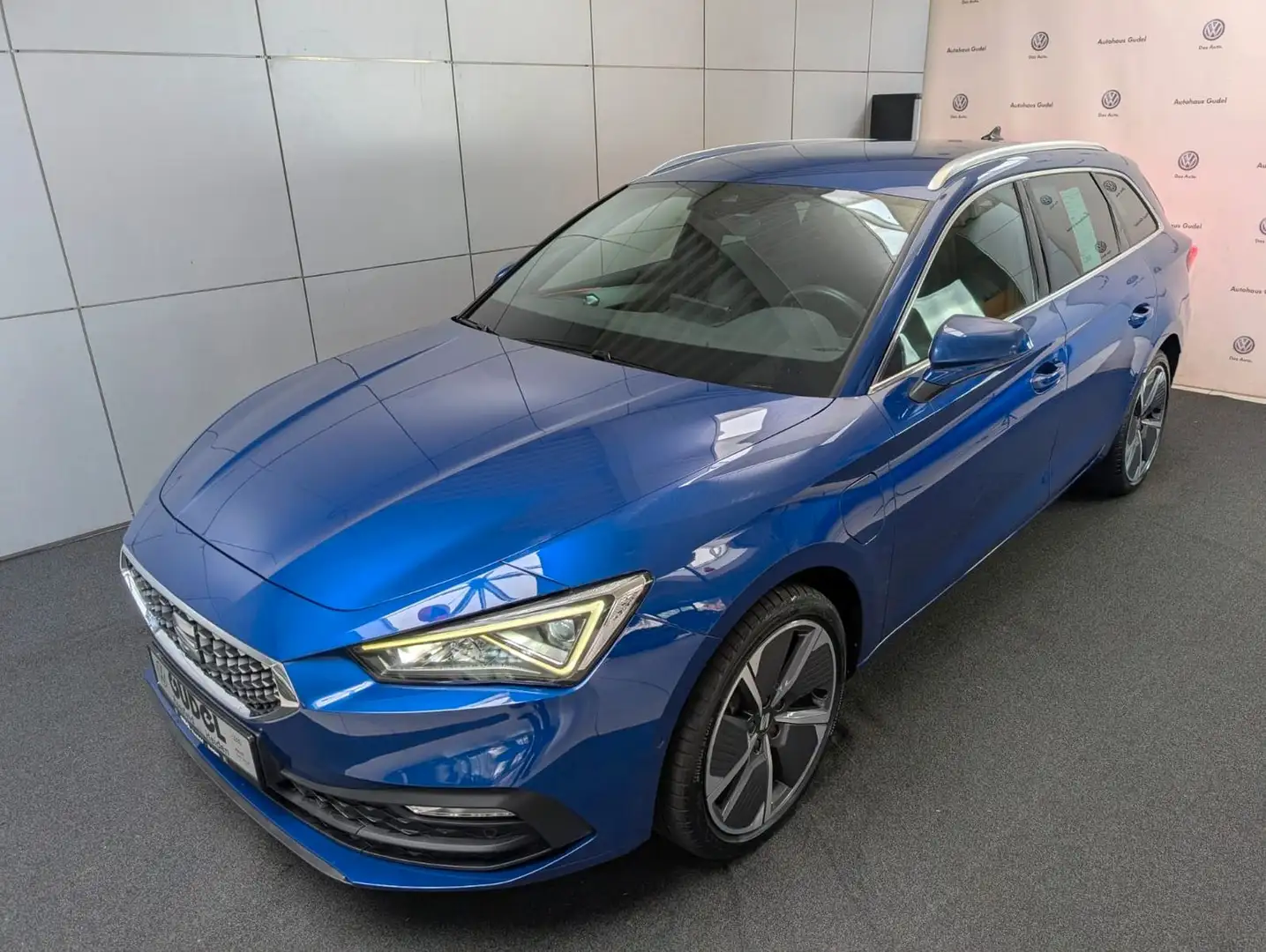 SEAT Leon Sportstourer Xcellence 1.4 e-Hybrid DSG DCC Bleu - 2
