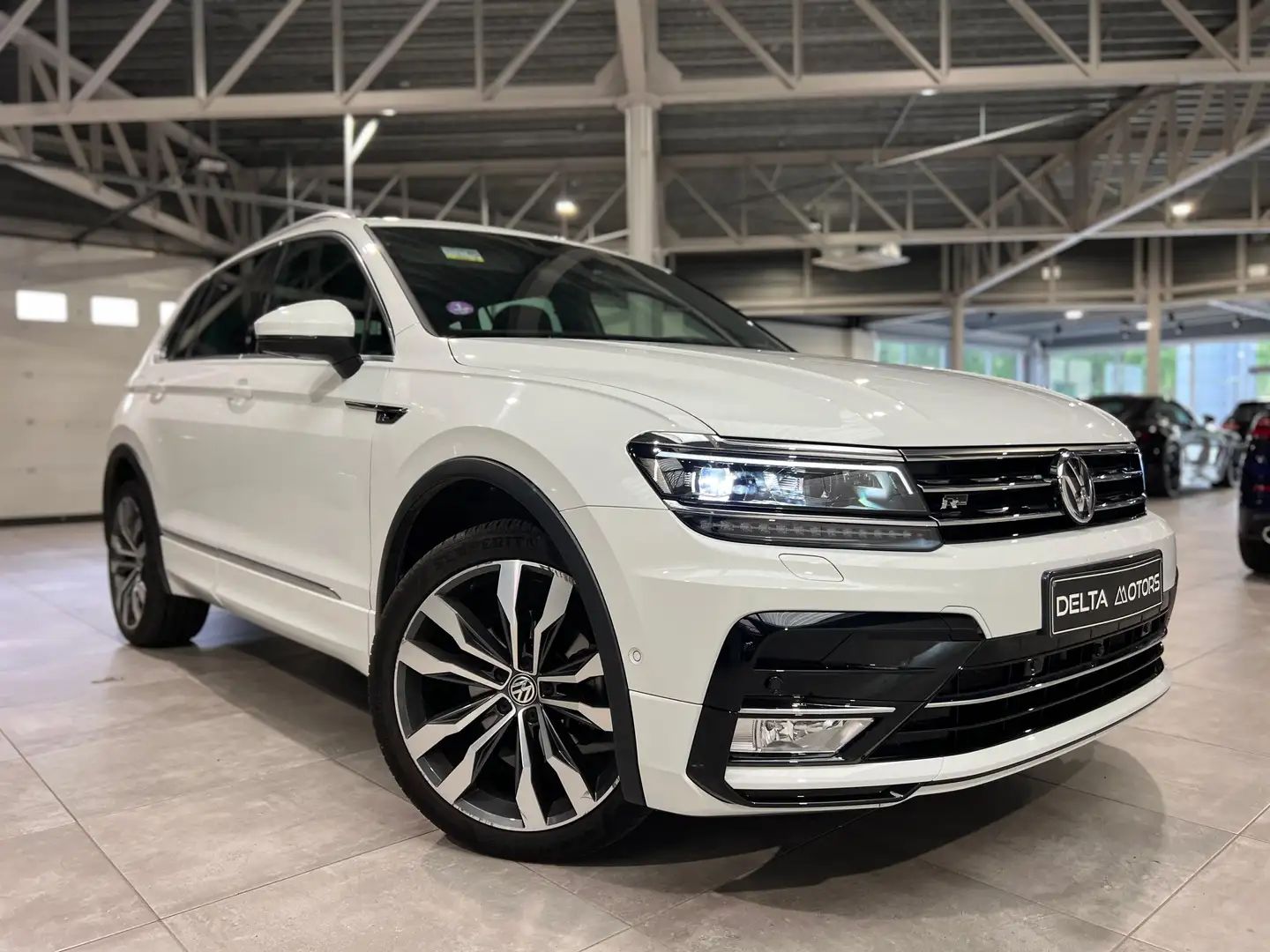 Volkswagen Tiguan R-Line 4Motion | DSG - pano|LED - 2