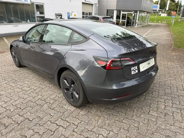 Tesla Model 3 view 7