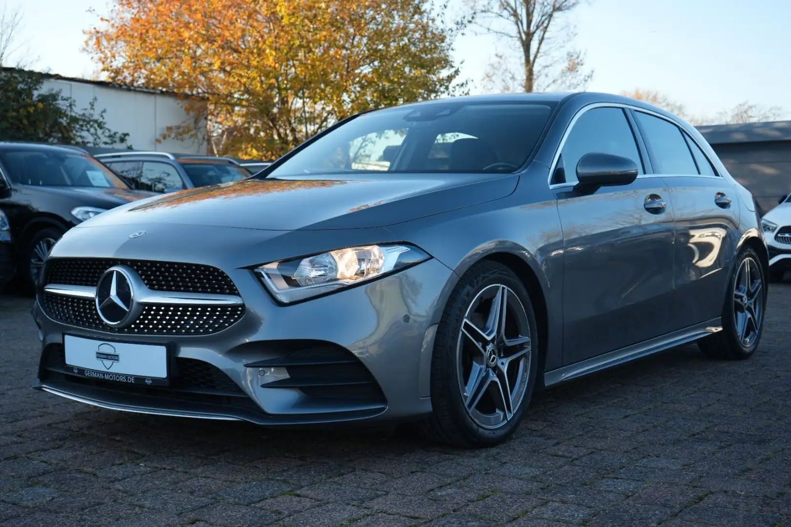 Mercedes-Benz A 180 AMG-LINE *KAMERA|APPLE CP|WIDESCREEN* Grijs - 2