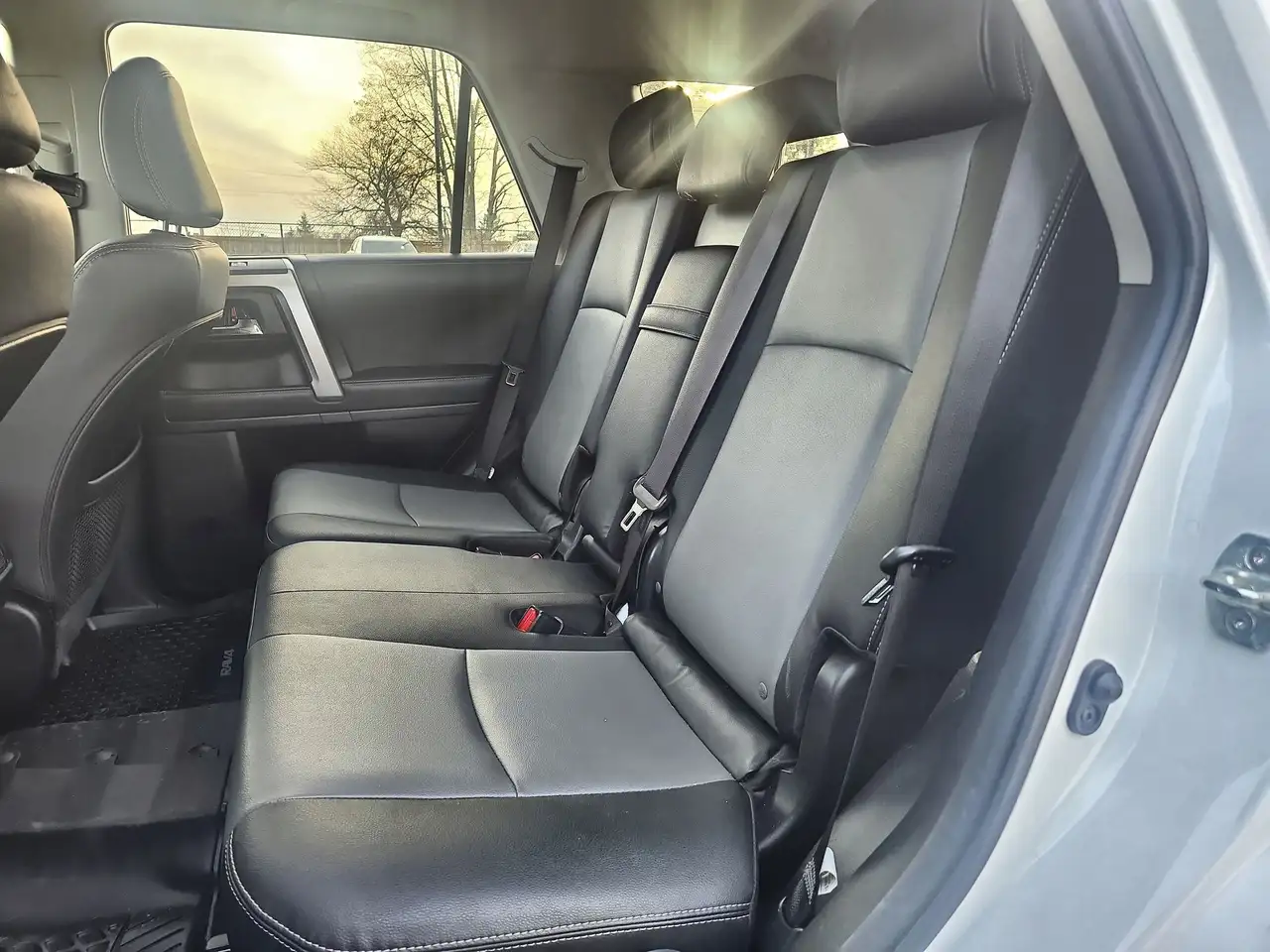 Toyota 4-Runner снимка Toyota 4-Runner