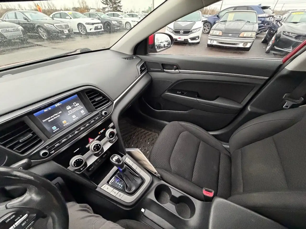 Hyundai ELANTRA снимка Hyundai ELANTRA