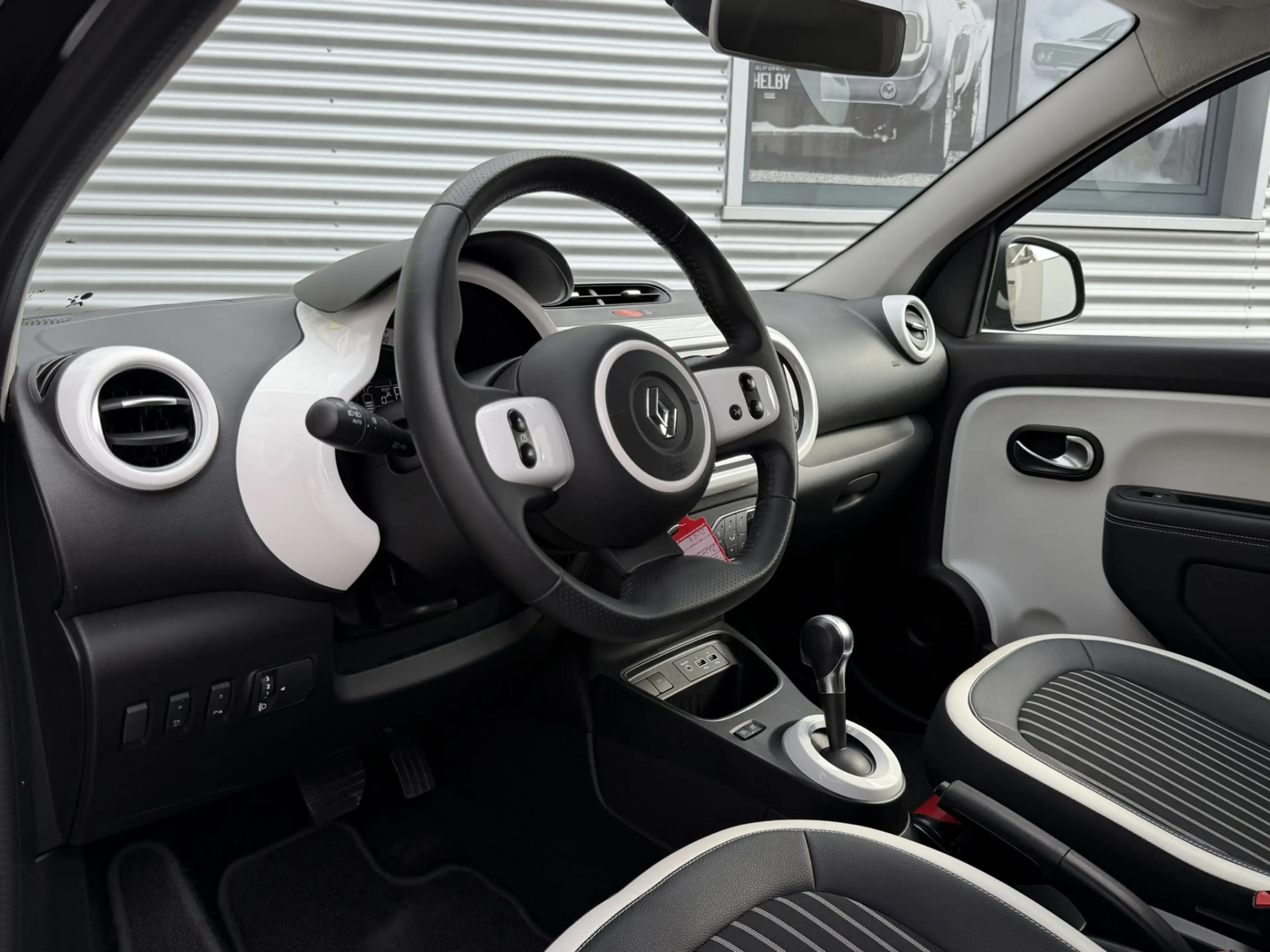 Renault Twingo Z.E. R80 E-Tech Techno 22 kWh Clima H-Leder CarPla — photo 4