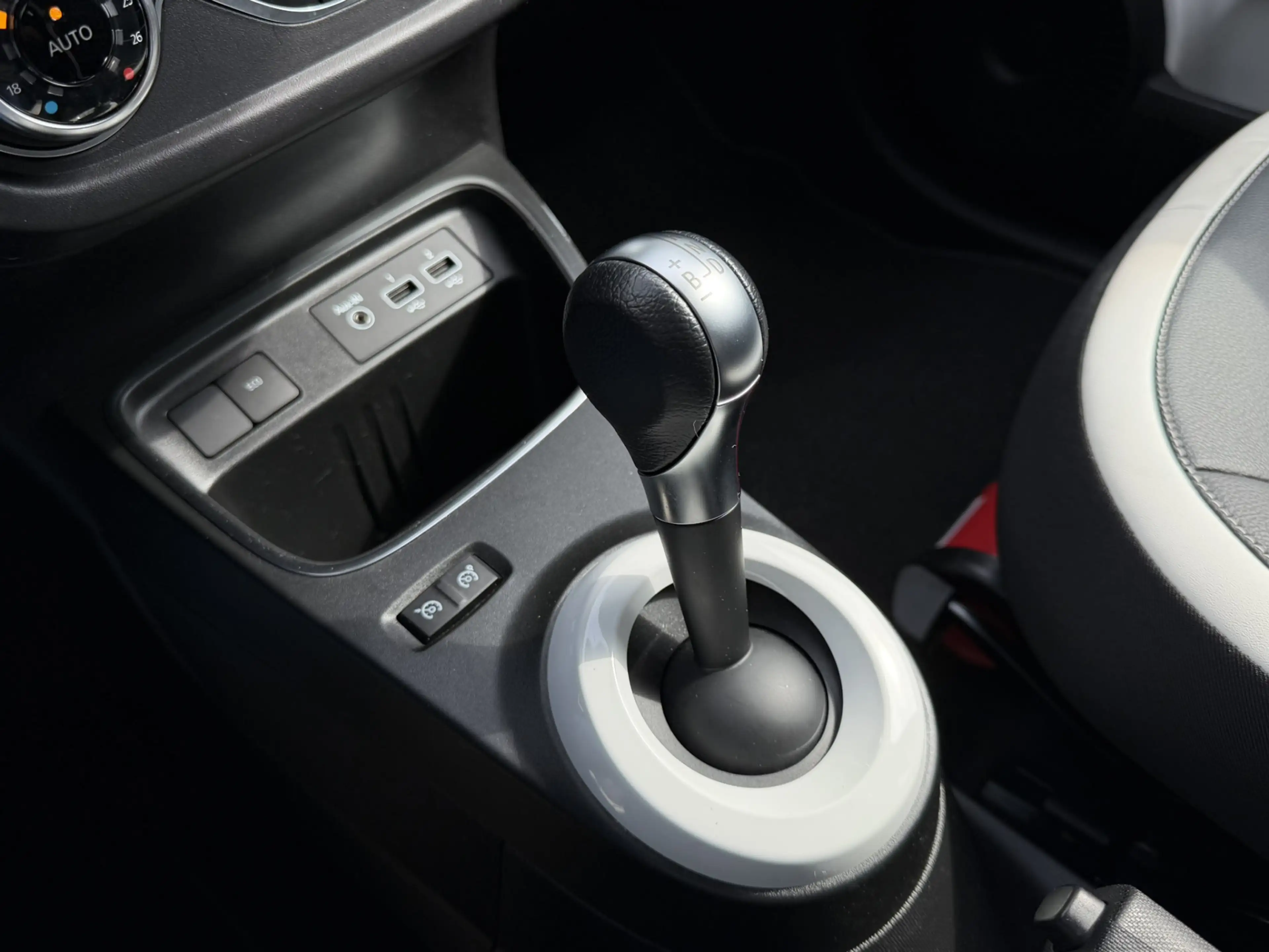 Renault Twingo Z.E. R80 E-Tech Techno 22 kWh Clima H-Leder CarPla — photo 12