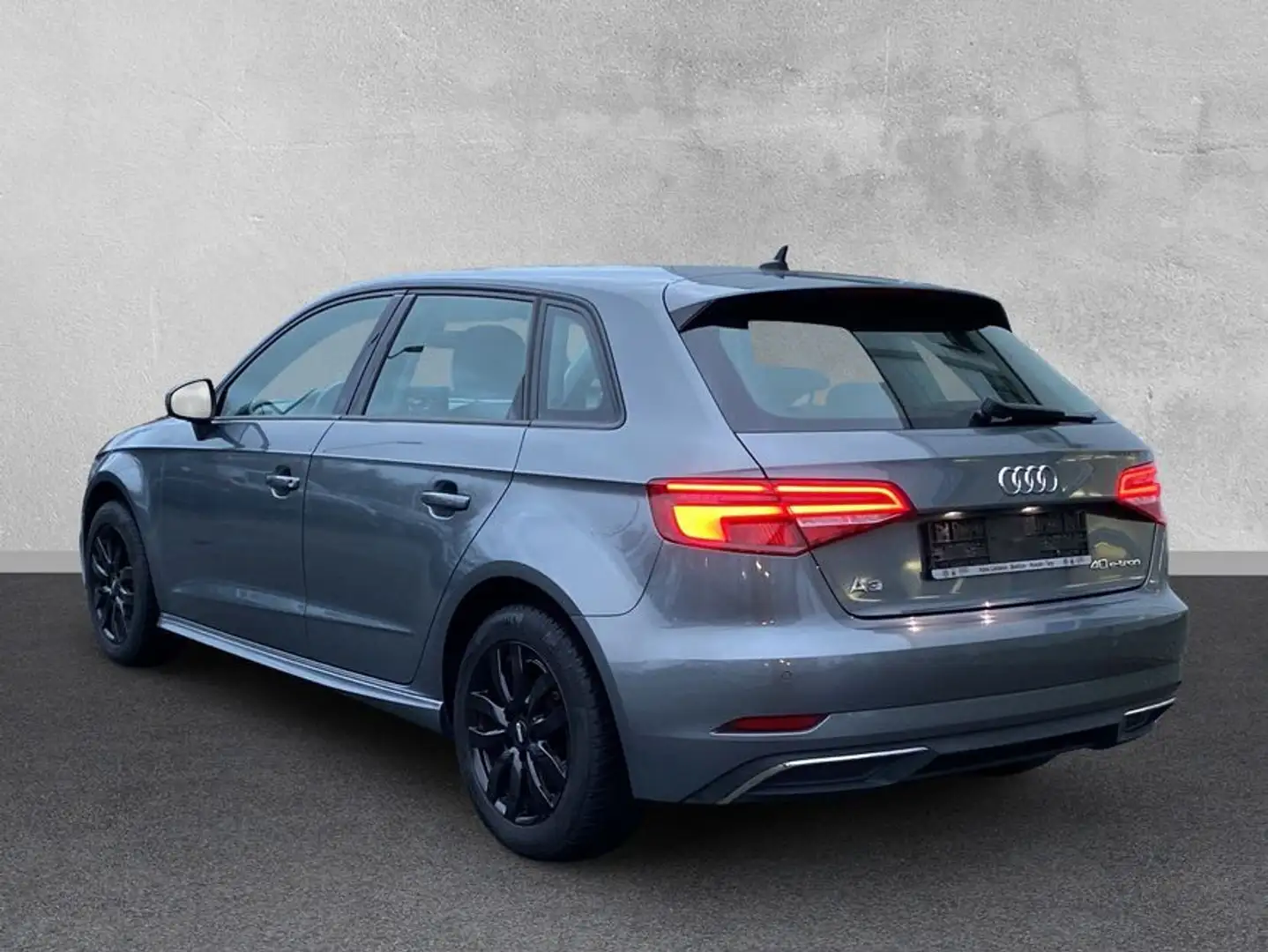 Audi A3 Sportback 40 e-tron basis Navi Tempomat Klima Grigio - 2