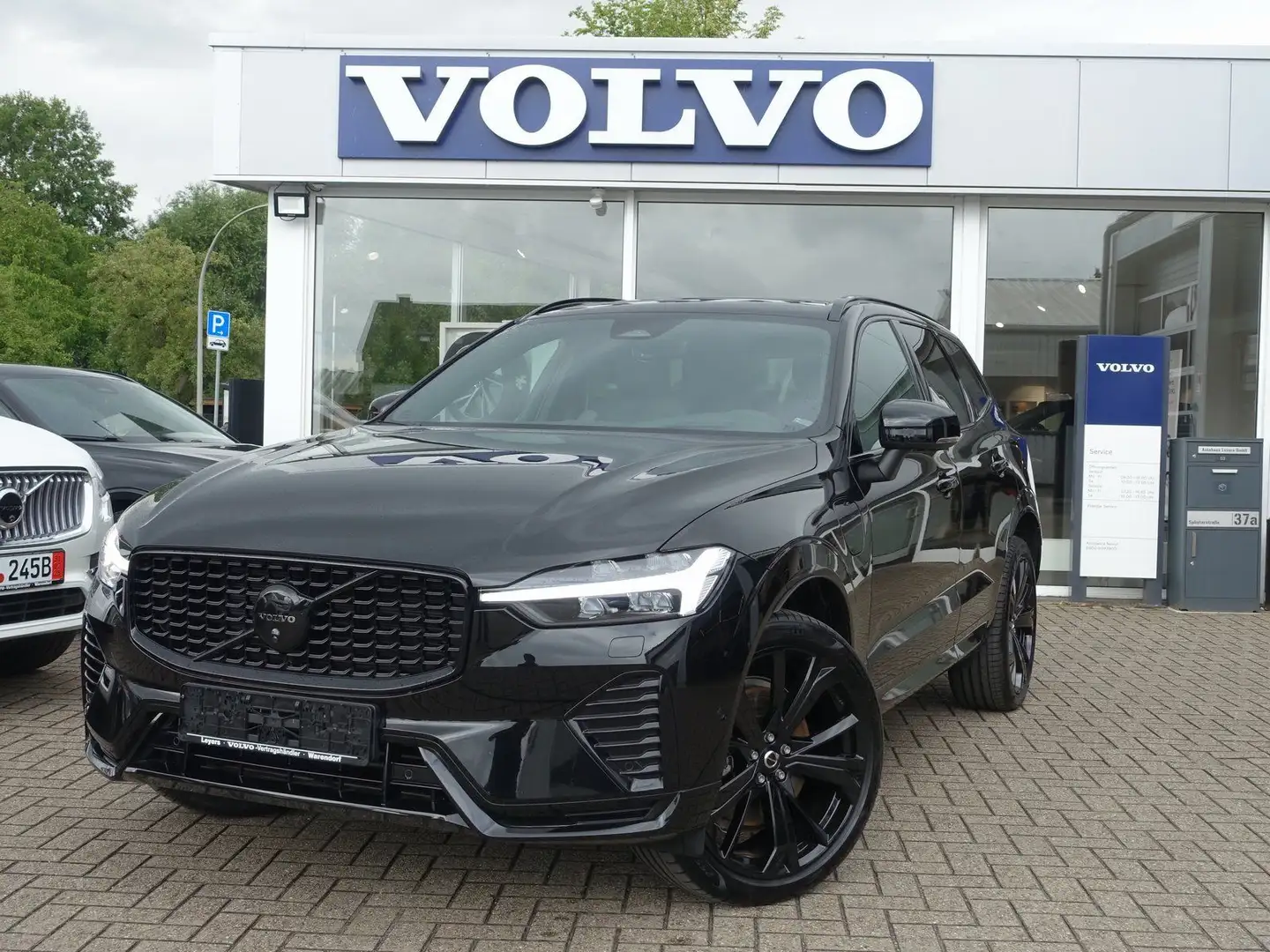 Volvo XC60 Black Edition Ultra T6 AWD/B&W/HeadUP/FourC Schwarz - 1