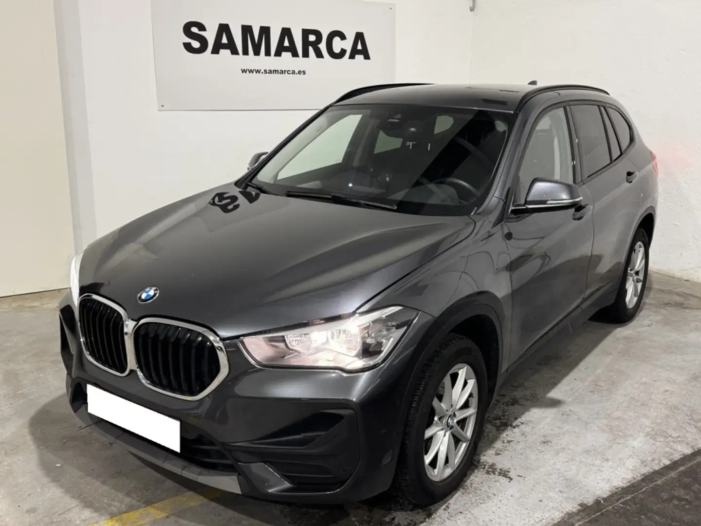 BMW X1 sDrive 18dA Gris - 1