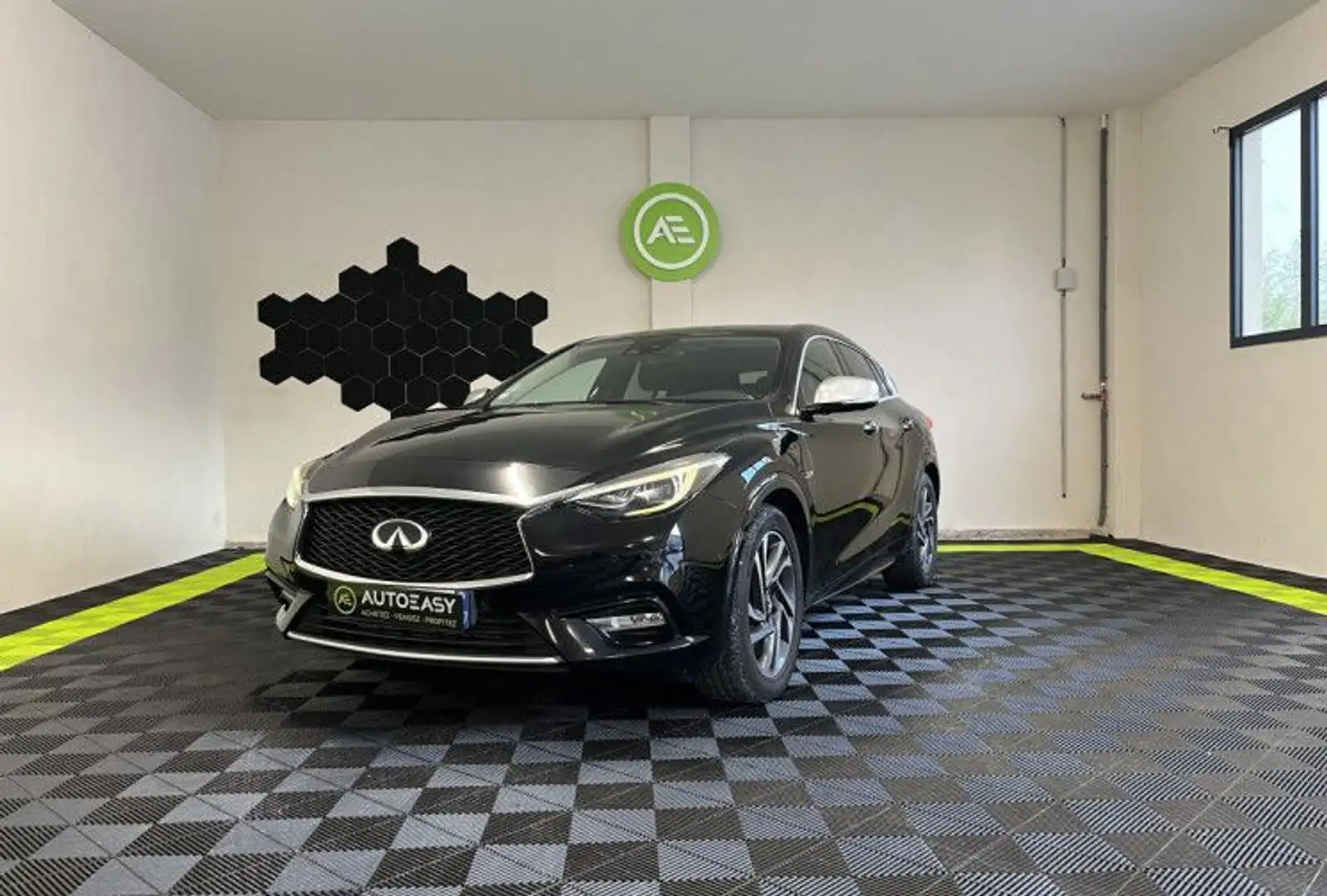 Infiniti Q30 2.2d 170ch Premium DCT7 Schwarz - 1