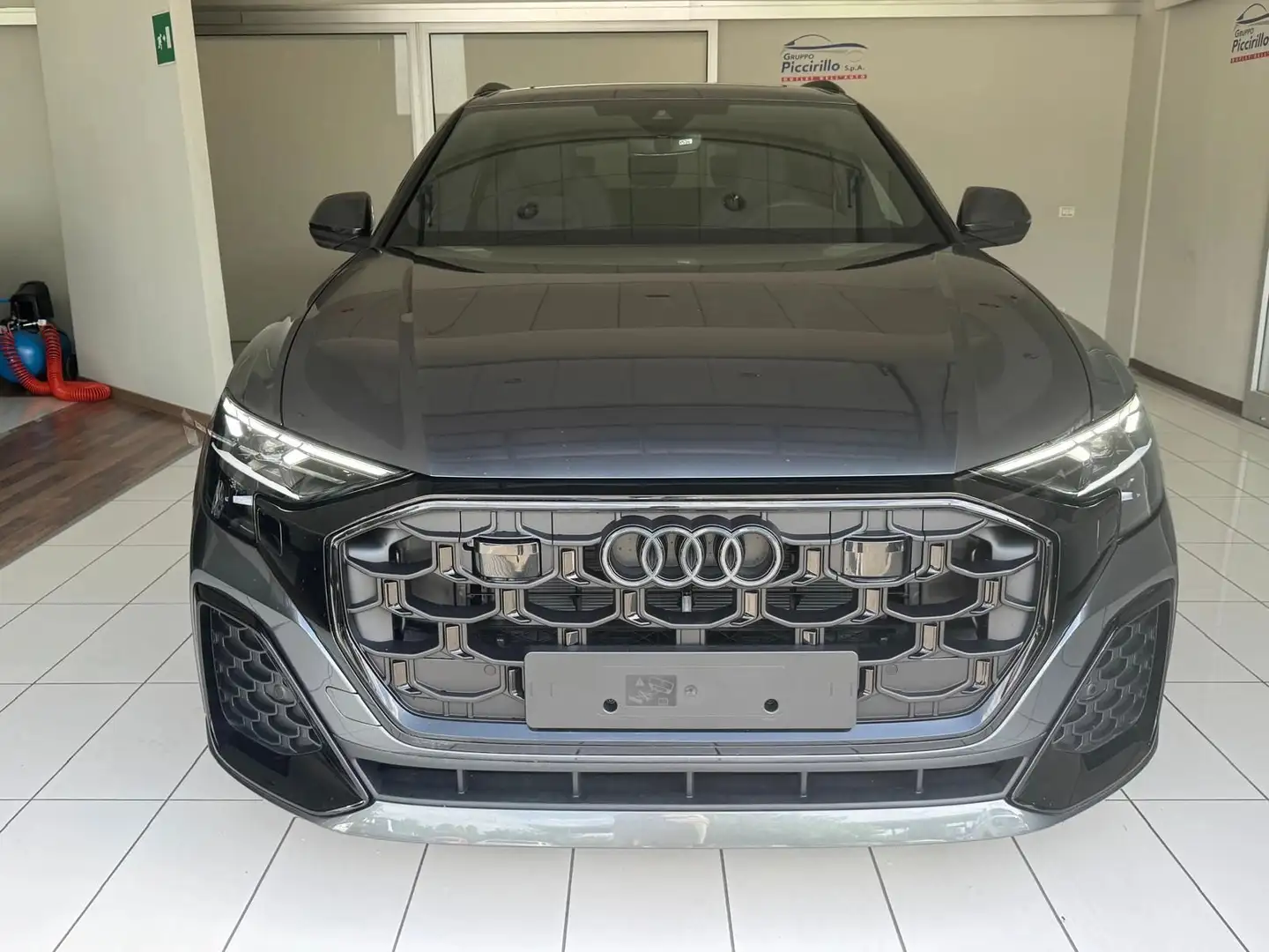 Audi Q8 Q8 50 TDI 286cv S-Line quattro S-Tronic Gris - 2