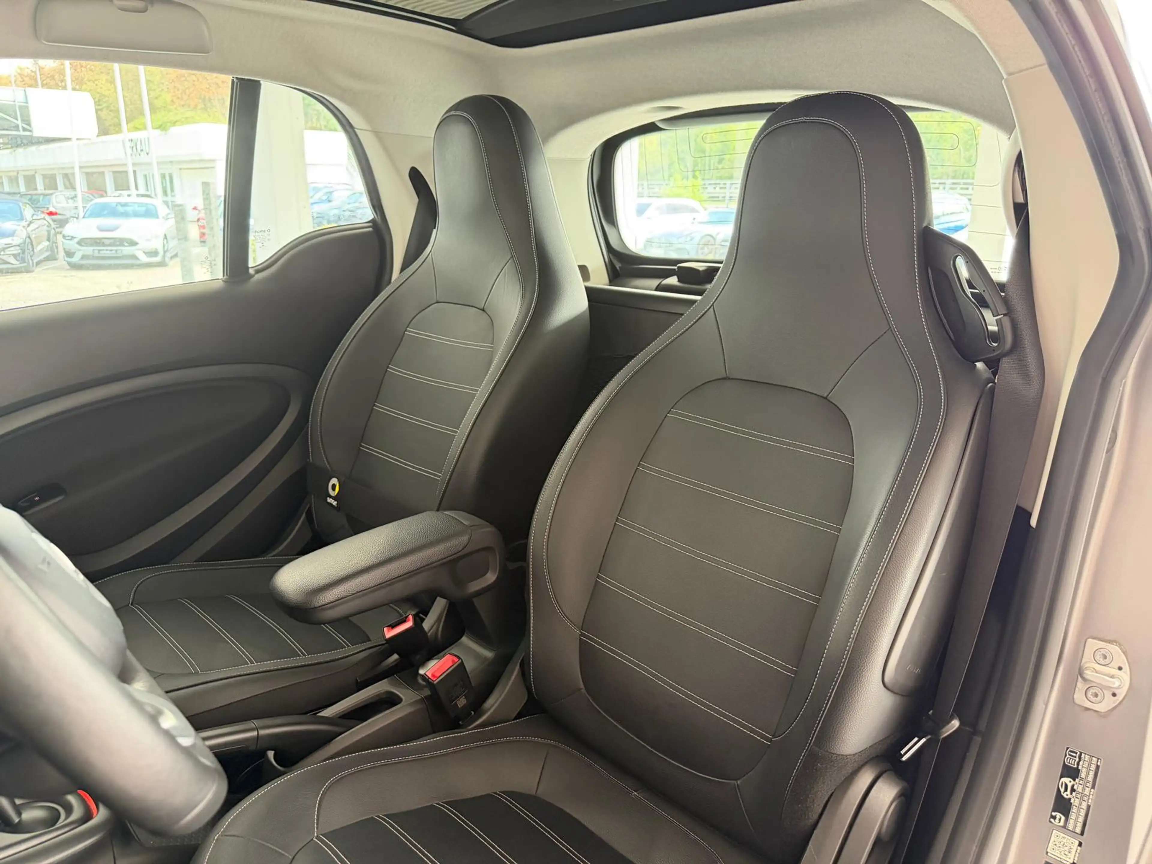 smart forTwo EQ Coupe PRIME*NAVI*PANO*KAMERA*MATTLACK — photo 11