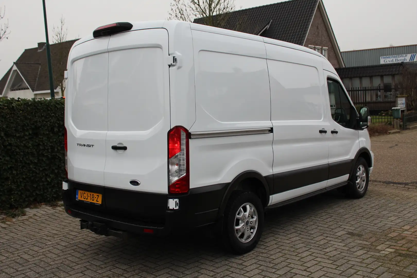 Ford Transit 350 2.0 TDCI 185PK E6 Automaat L2H2 Limited ✓ 3-zi Wit - 2
