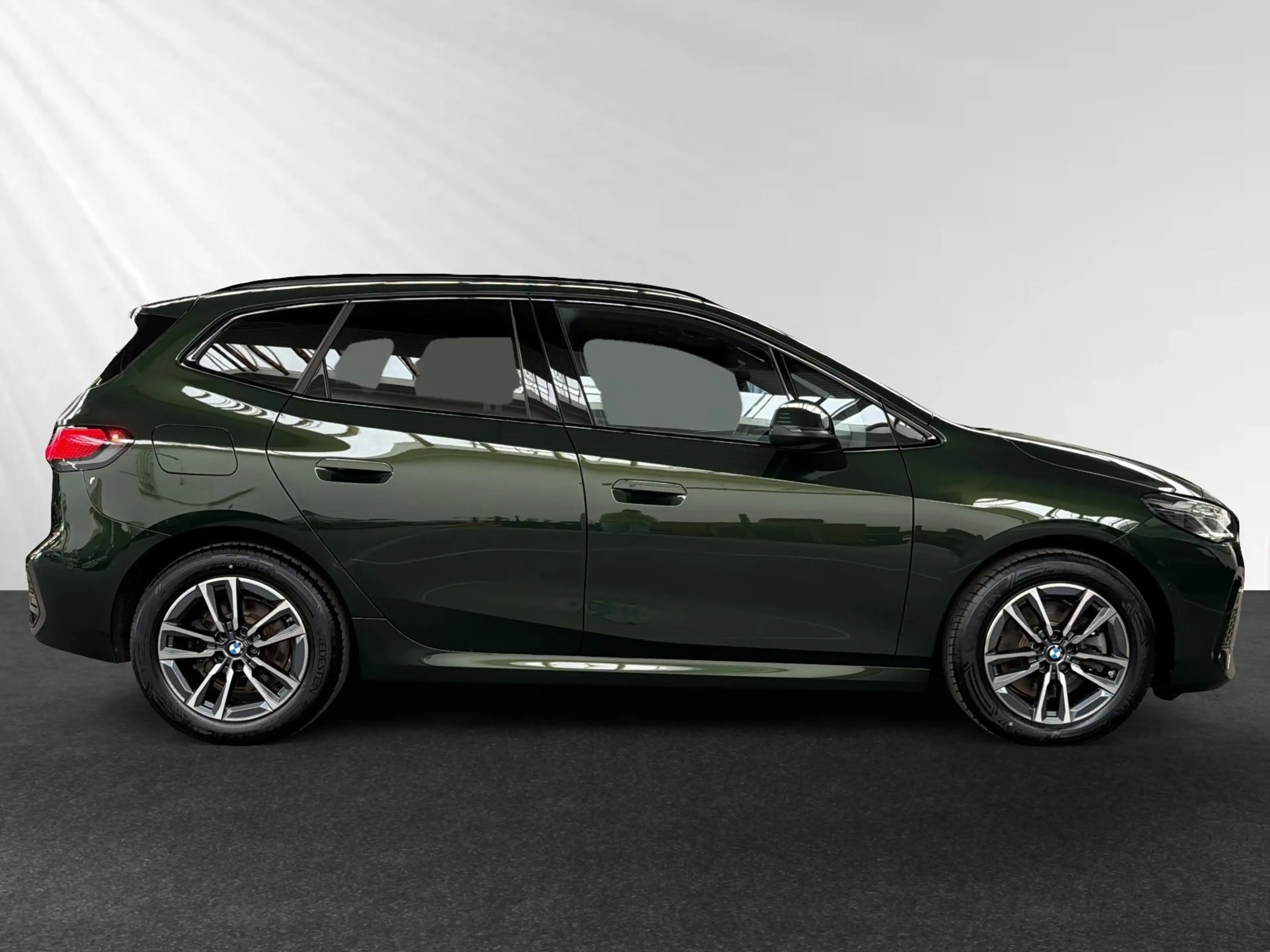 BMW 223 d xDrive Active Tourer M Sportpaket|Panorama|Harma — photo 2