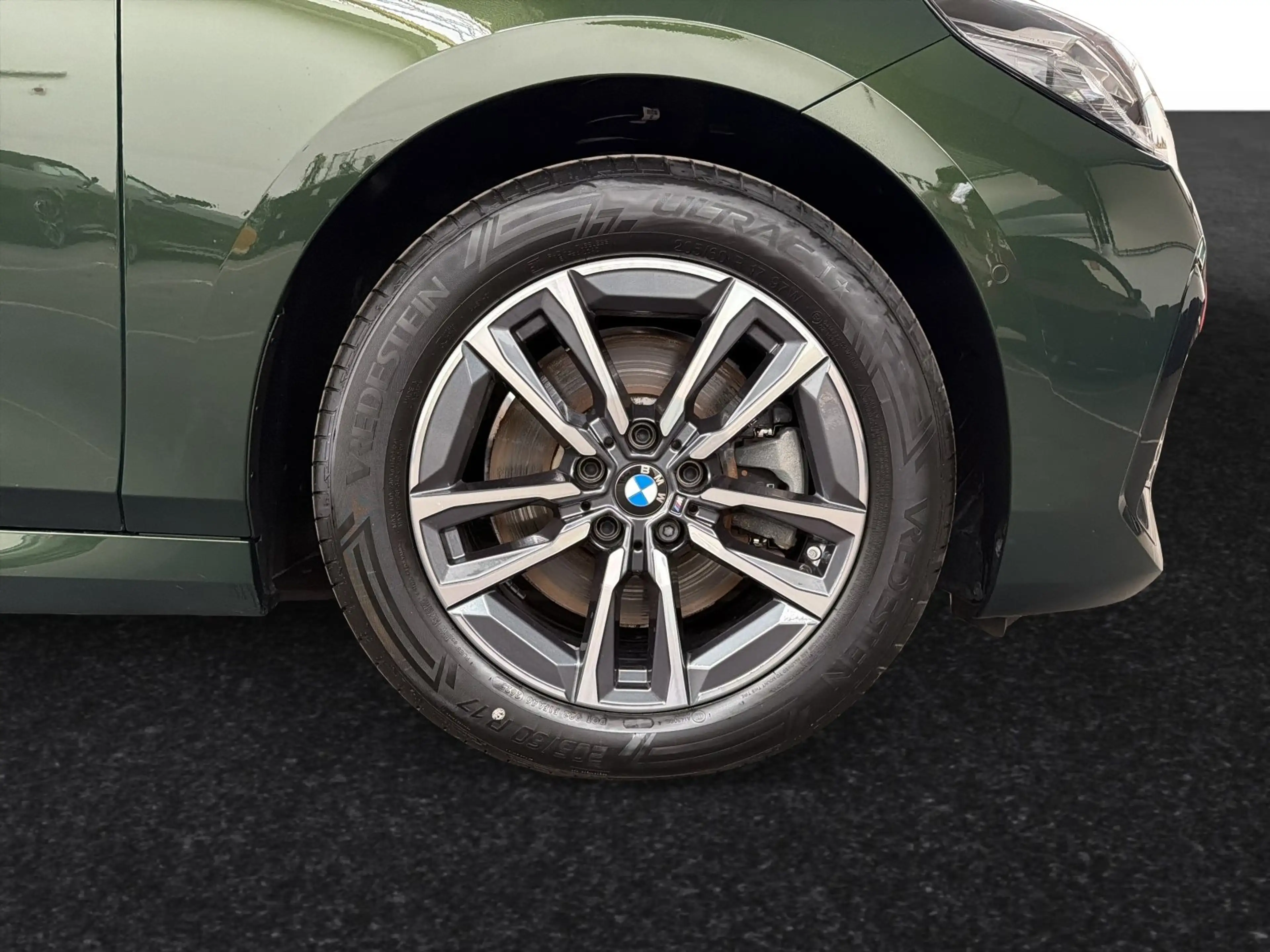 BMW 223 d xDrive Active Tourer M Sportpaket|Panorama|Harma — photo 4