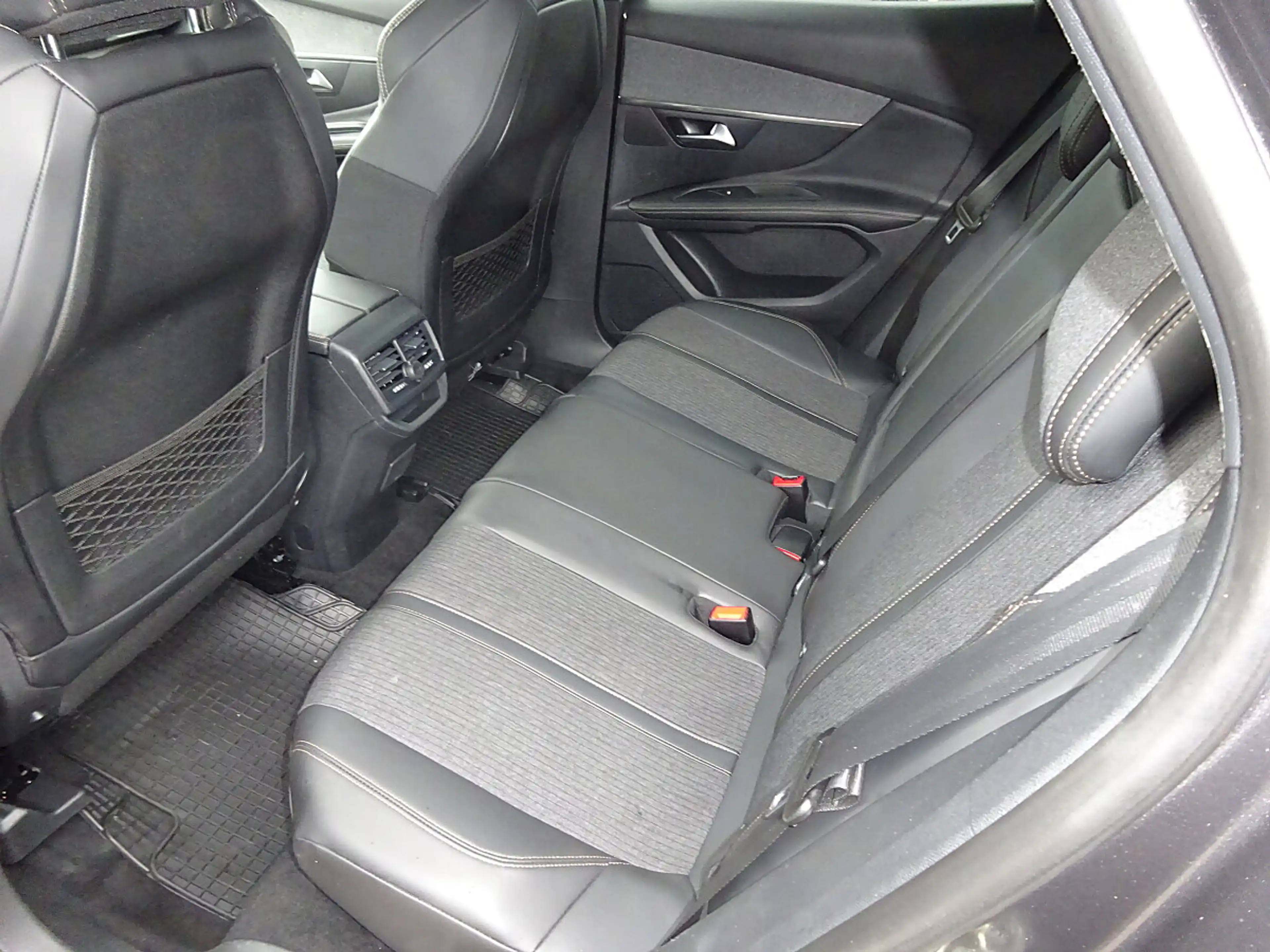 Peugeot 3008 2,0 BlueHDi 150 S&S 6-Gang GT Line — photo 6