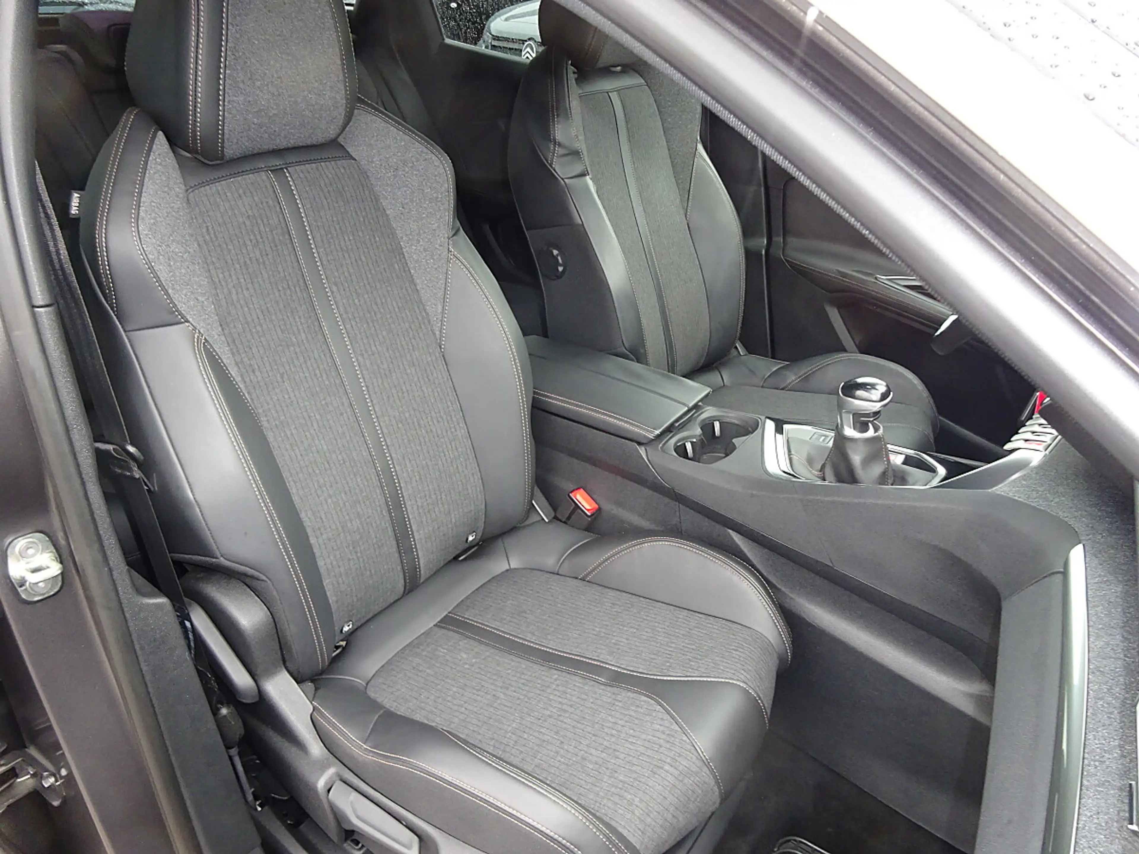 Peugeot 3008 2,0 BlueHDi 150 S&S 6-Gang GT Line — photo 4
