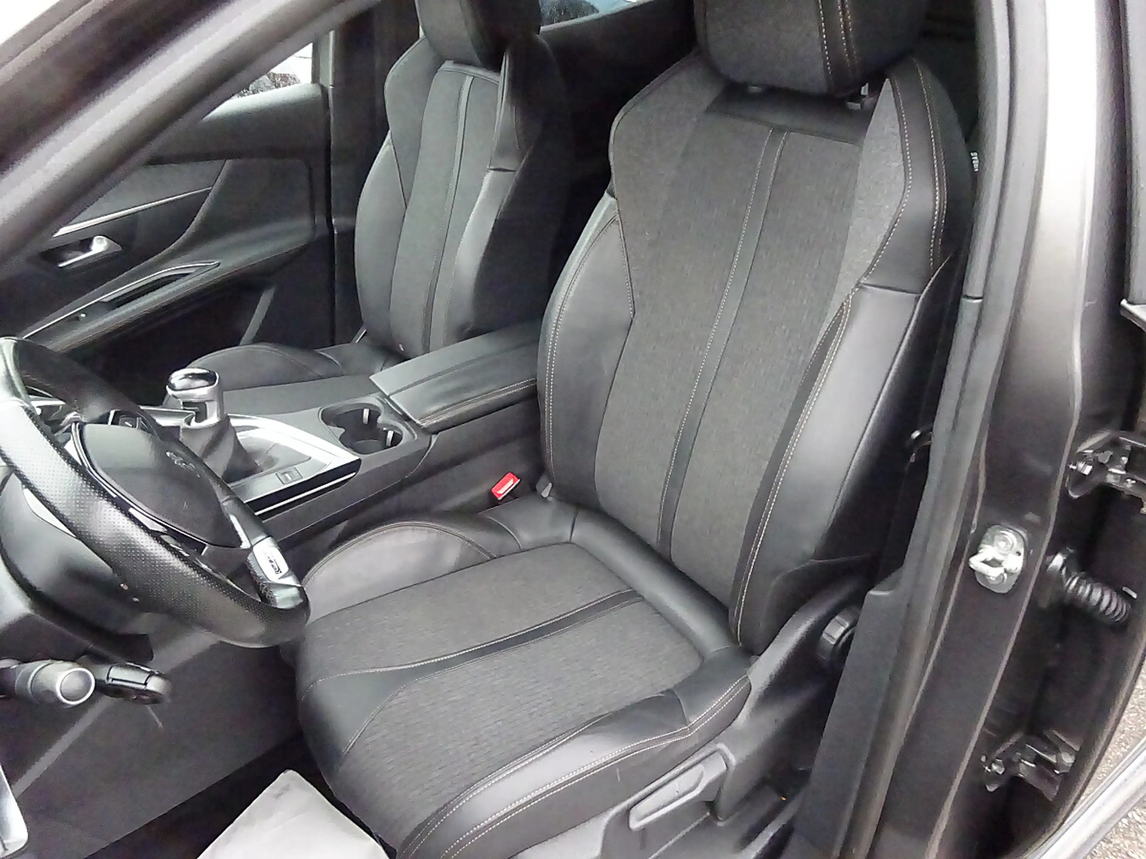 Peugeot 3008 2,0 BlueHDi 150 S&S 6-Gang GT Line — photo 5