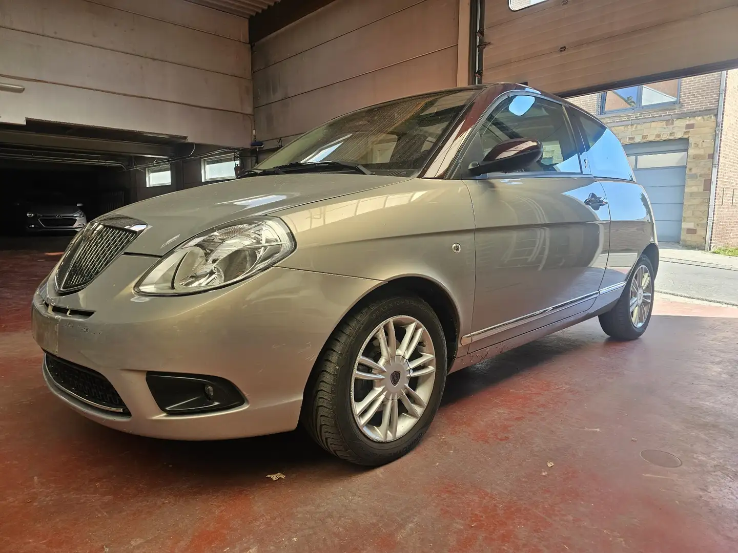 Lancia Ypsilon Y 1.4 16v Automatik Platino - 2