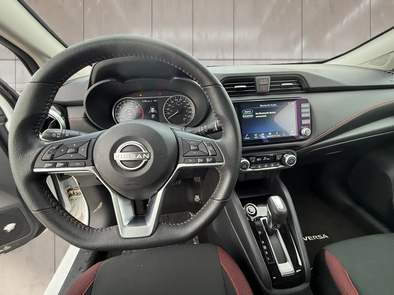 Nissan Versa снимка Nissan Versa