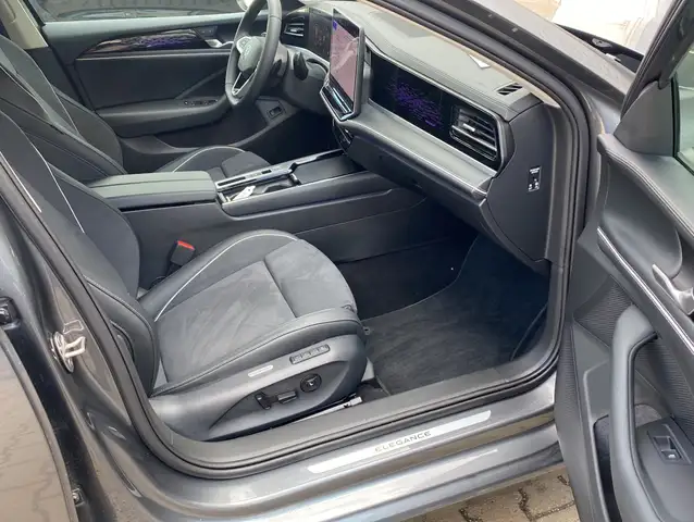 Volkswagen Passat view 13