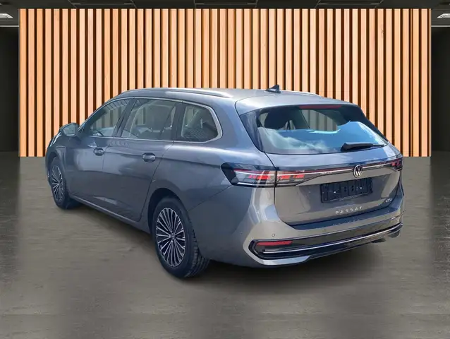 Volkswagen Passat view 4
