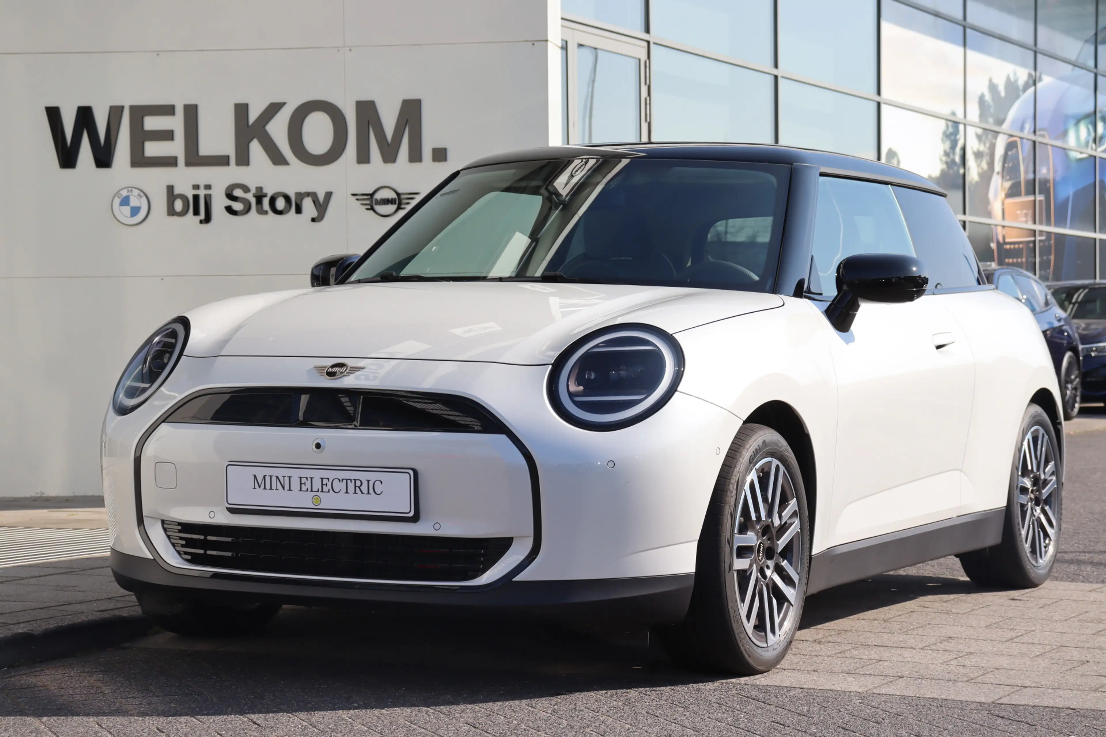MINI Cooper E Hatchback / Classic / Pakket L / 17 inch Parallel — photo 7