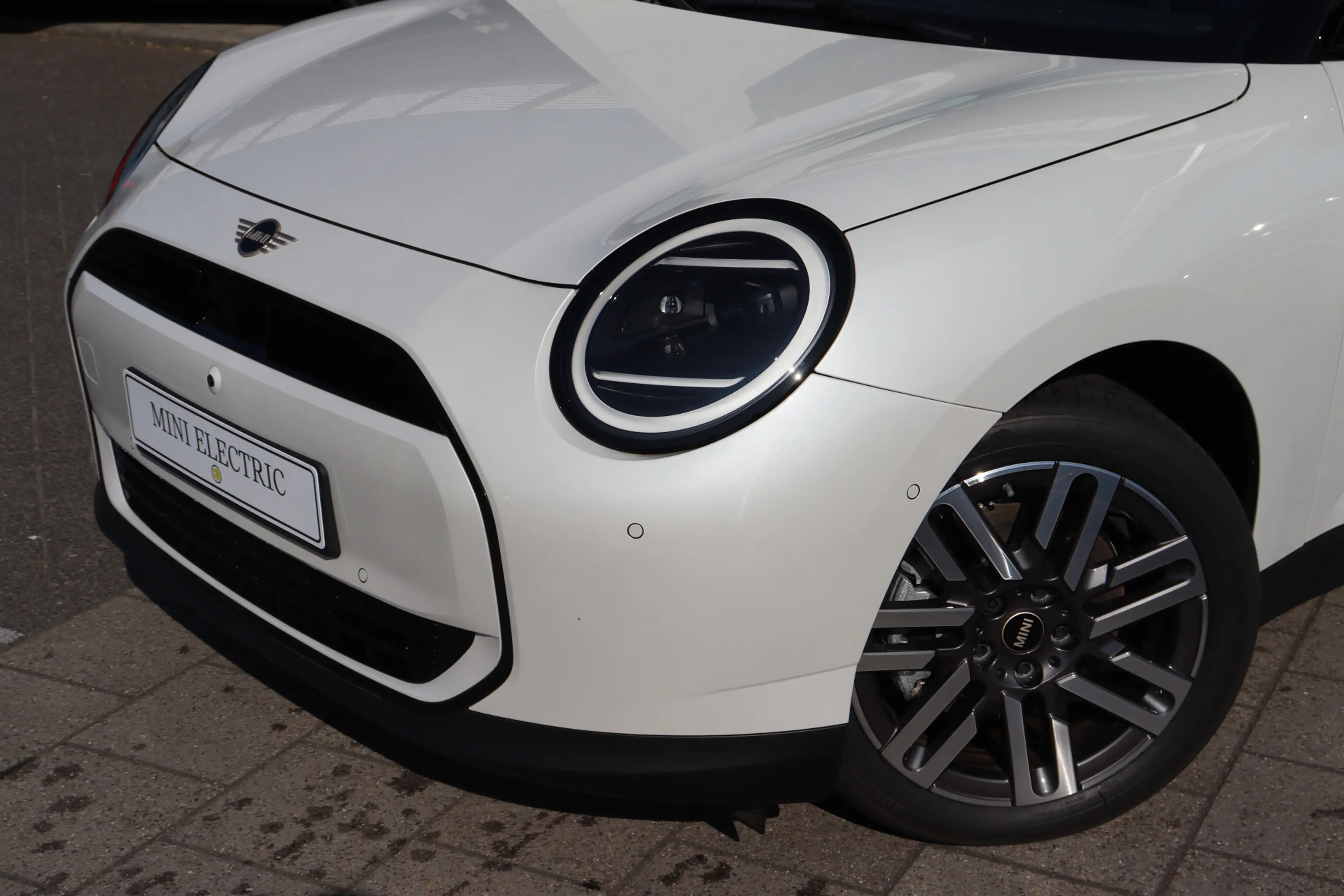 MINI Cooper E Hatchback / Classic / Pakket L / 17 inch Parallel — photo 3