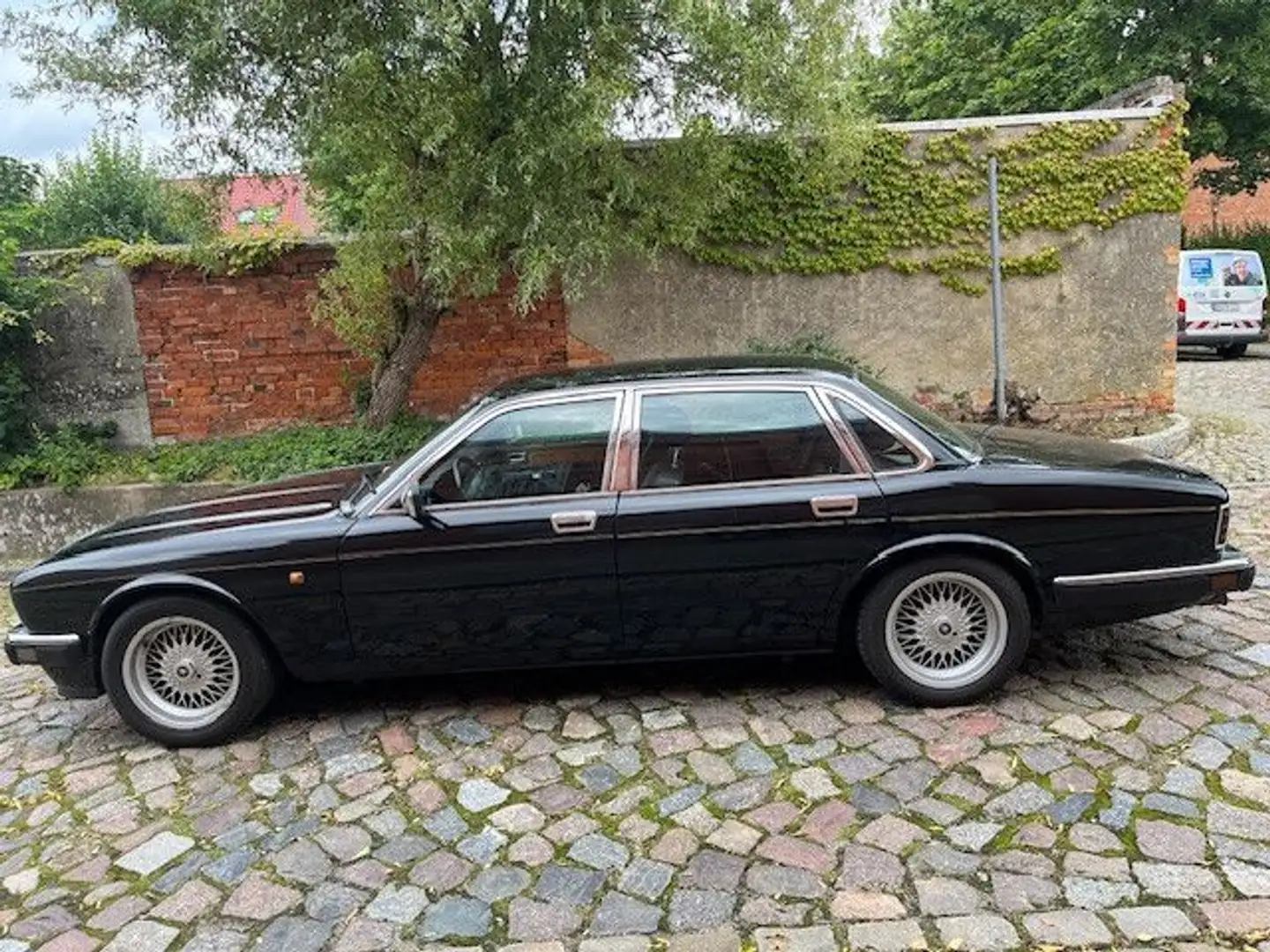 Jaguar XJ40 Noir - 2