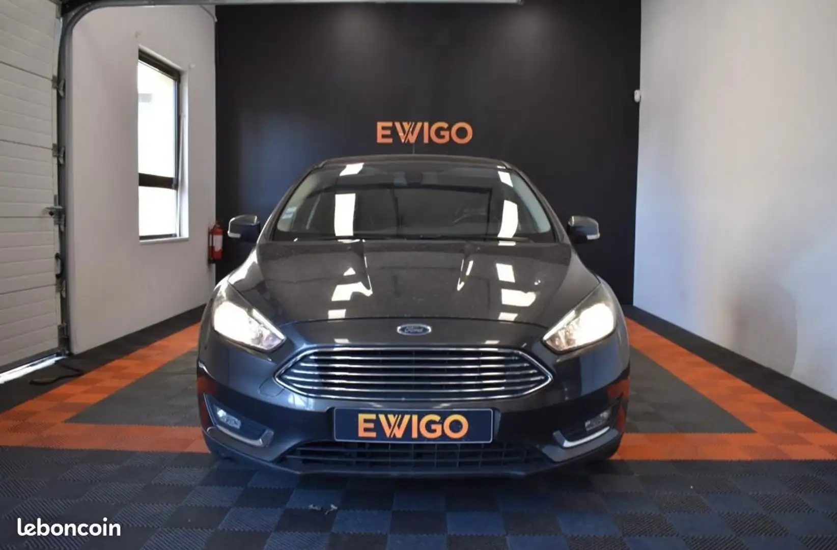 Ford Focus 1.0 SCTI ECOBOOST 125ch TITANIUM START-STOP SUIVI  Gris - 2