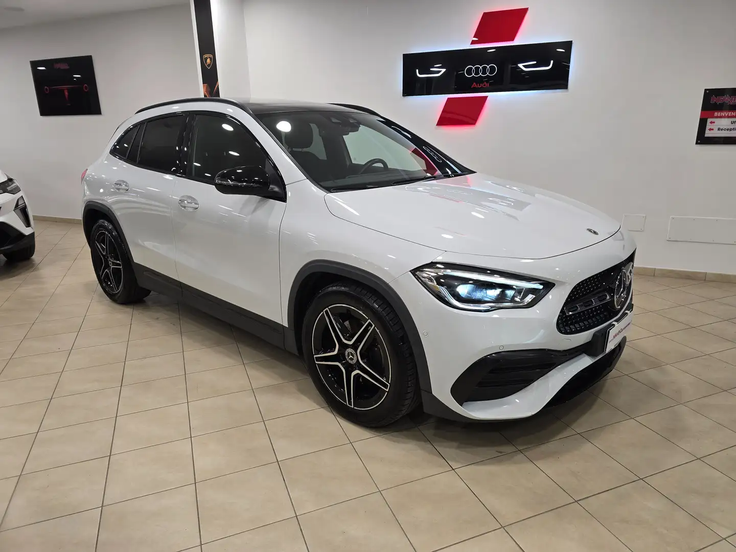 Mercedes-Benz GLA 200 d Premium Plus Aut. AMG -Tetto Panoramico-Full Led Wit - 1