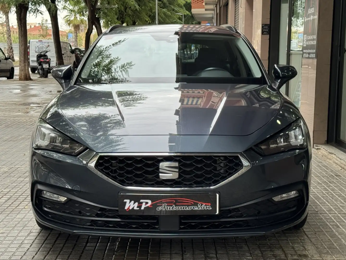 SEAT Leon ST 2.0TDI CR S&S Style DSG-7 150 Gris - 2