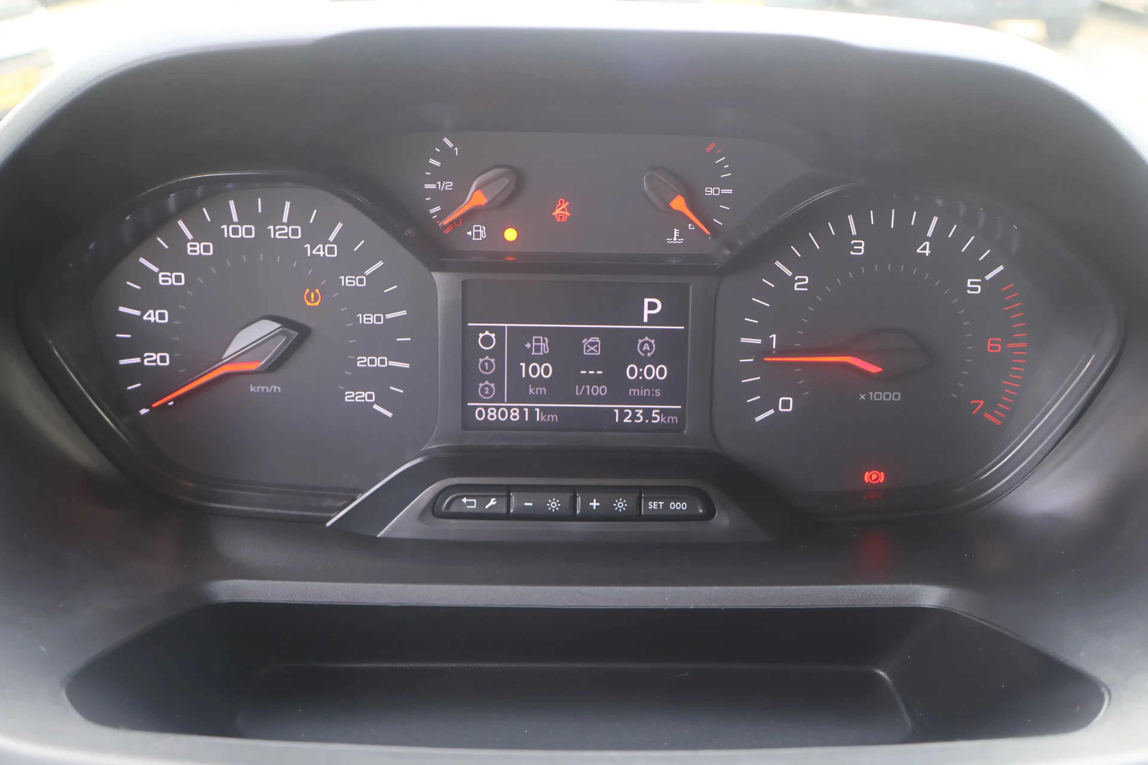Peugeot Partner 1.5 BlueHDI Premium Long 130PK Automaat Navigatie — photo 17