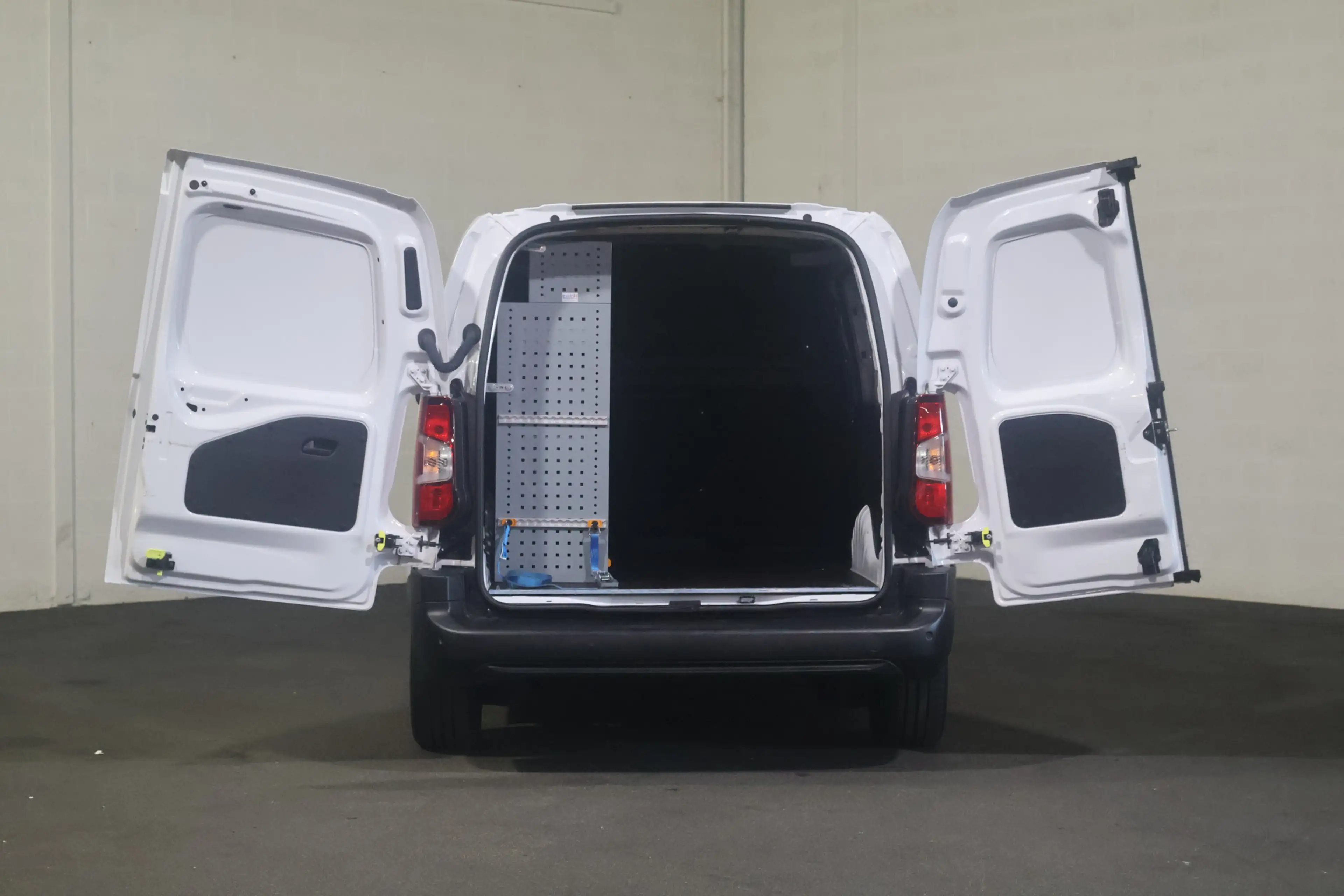 Peugeot Partner 1.5 BlueHDI Premium Long 130PK Automaat Navigatie — photo 11