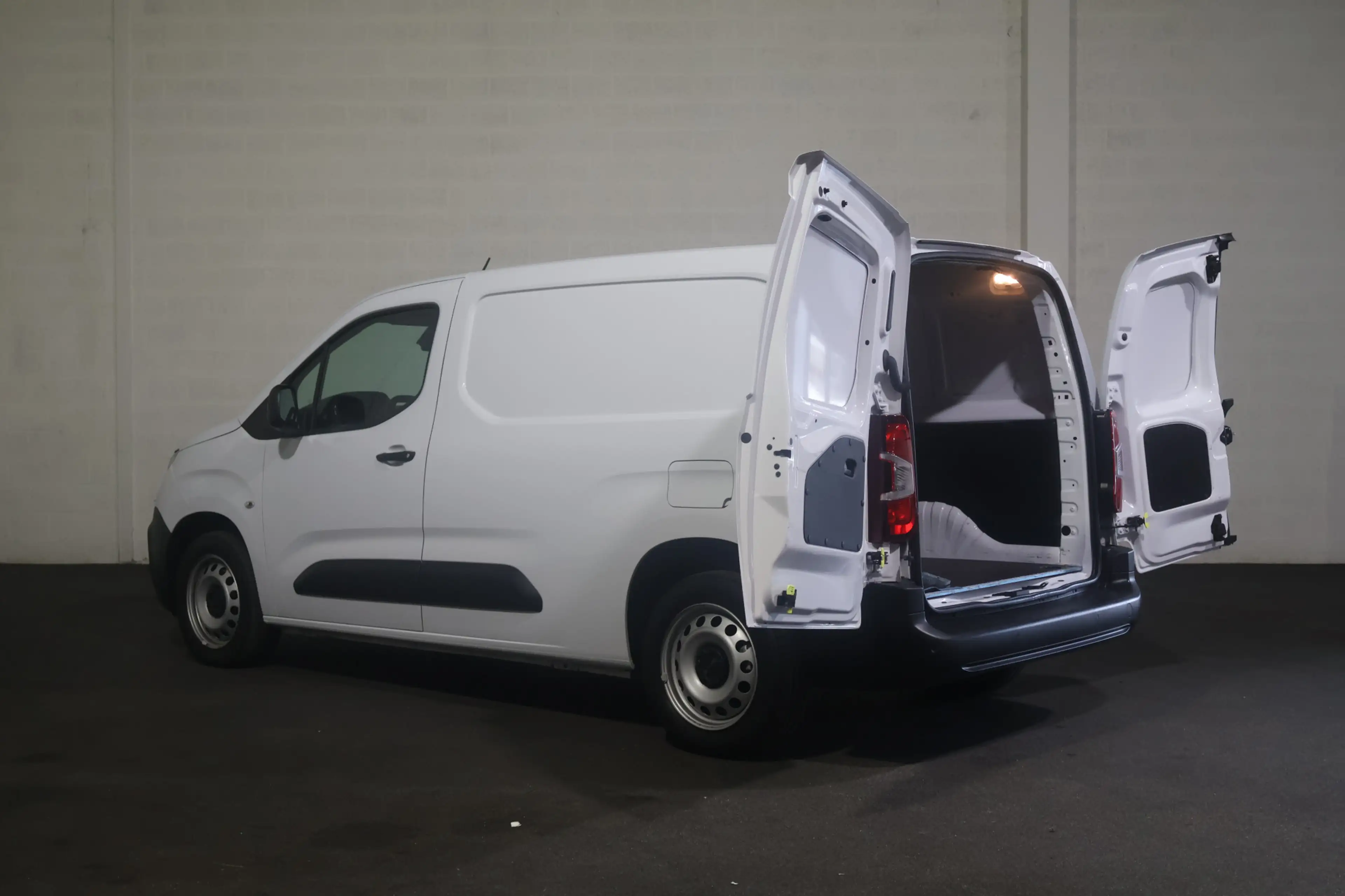 Peugeot Partner 1.5 BlueHDI Premium Long 130PK Automaat Navigatie — photo 12