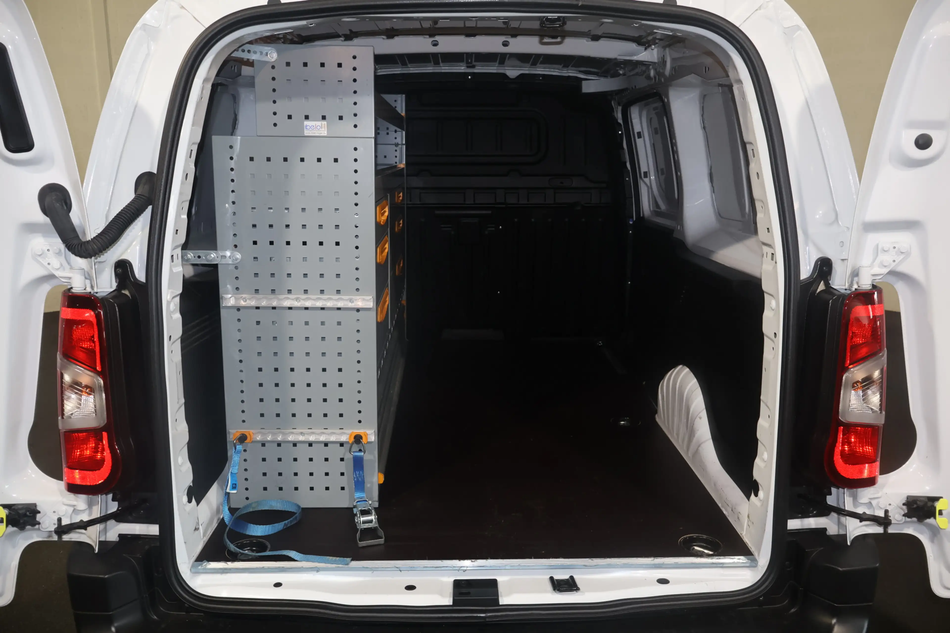 Peugeot Partner 1.5 BlueHDI Premium Long 130PK Automaat Navigatie — photo 2